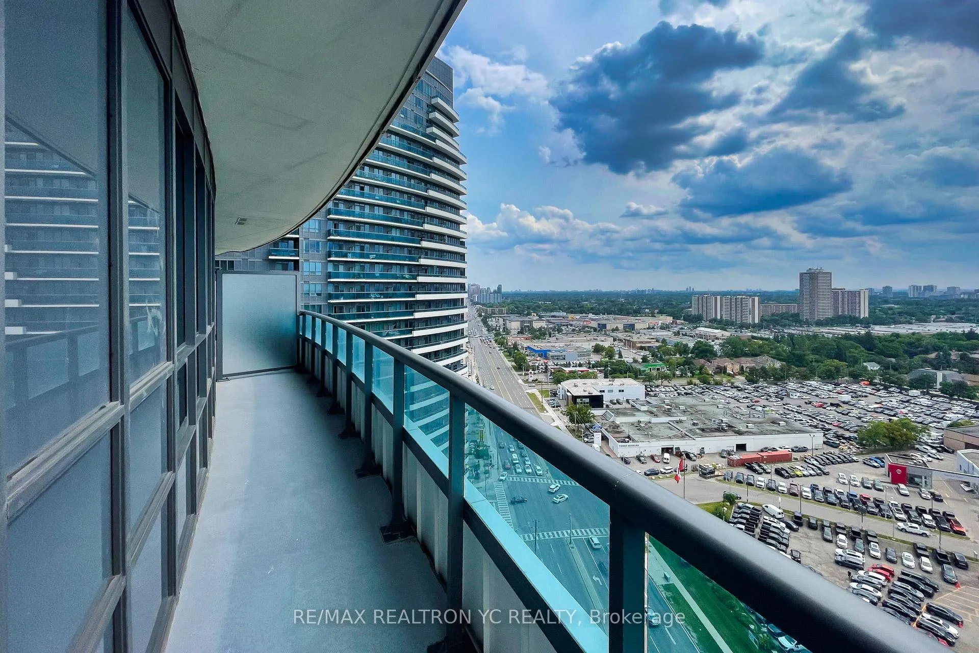Photo 19 of Unit 2008, 7171 Yonge Street, Markham, Thornhill — HOMEH