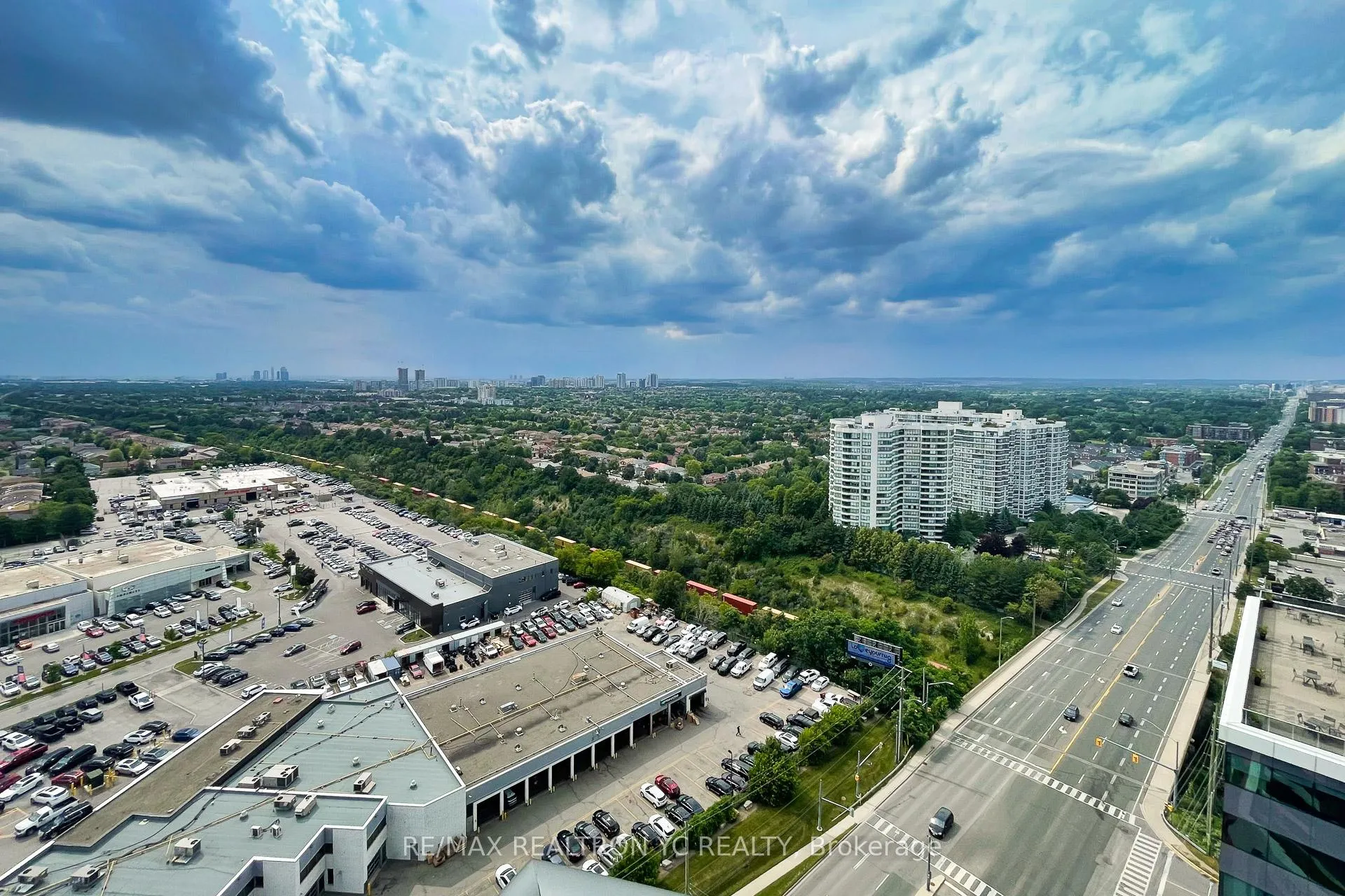 Photo 22 of Unit 2008, 7171 Yonge Street, Markham, Thornhill — HOMEH