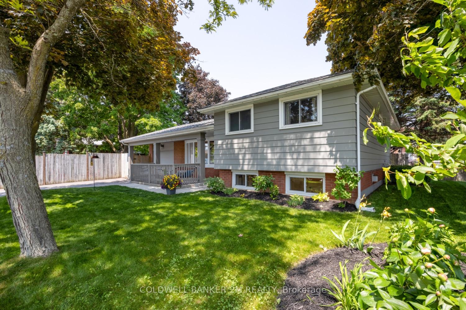 Photo 2 of 520 Carlisle Street, Cobourg — HOMEH