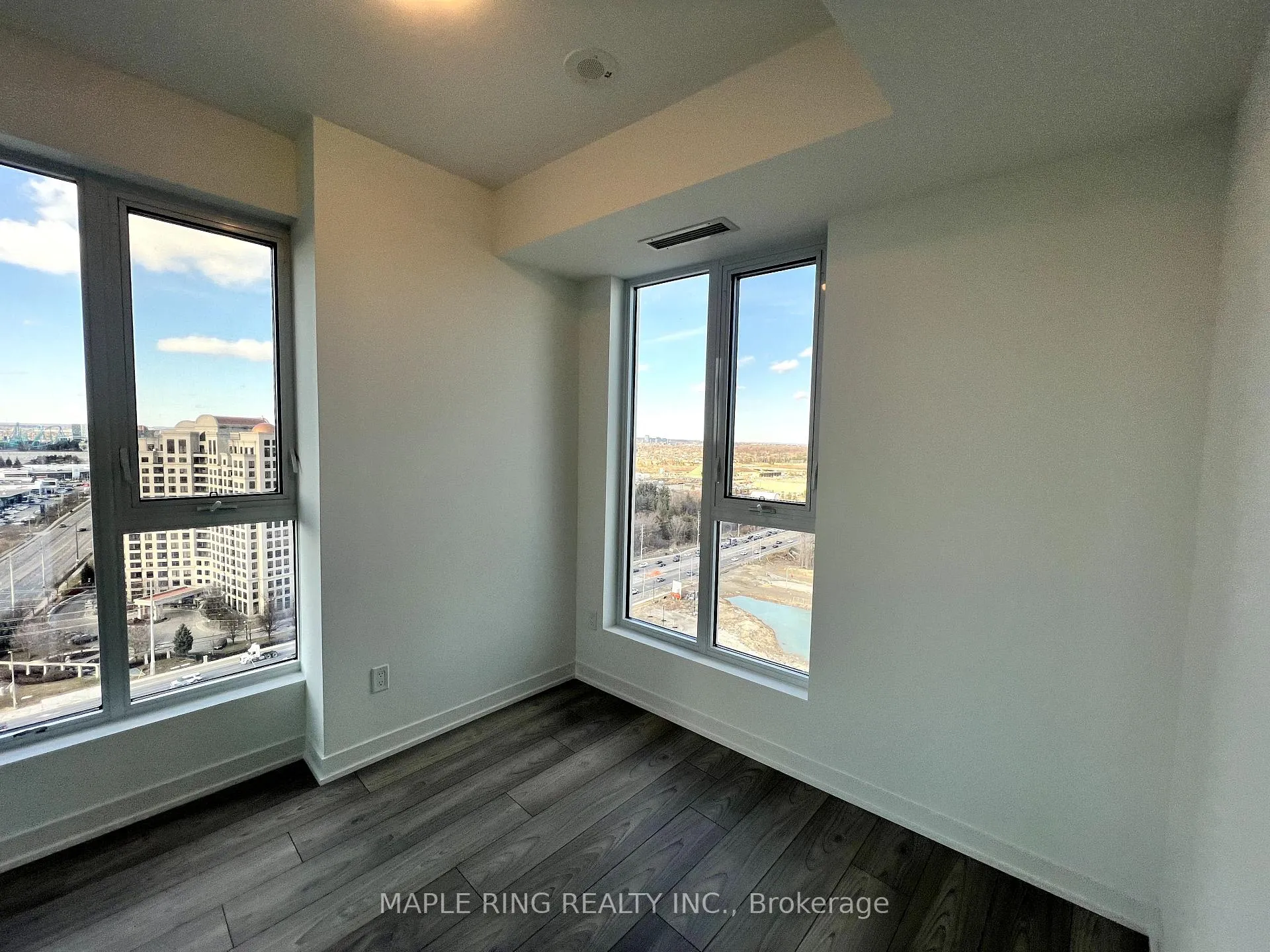 Photo 4 of Unit 1728, 498 Caldari Road, Vaughan, Concord — HOMEH