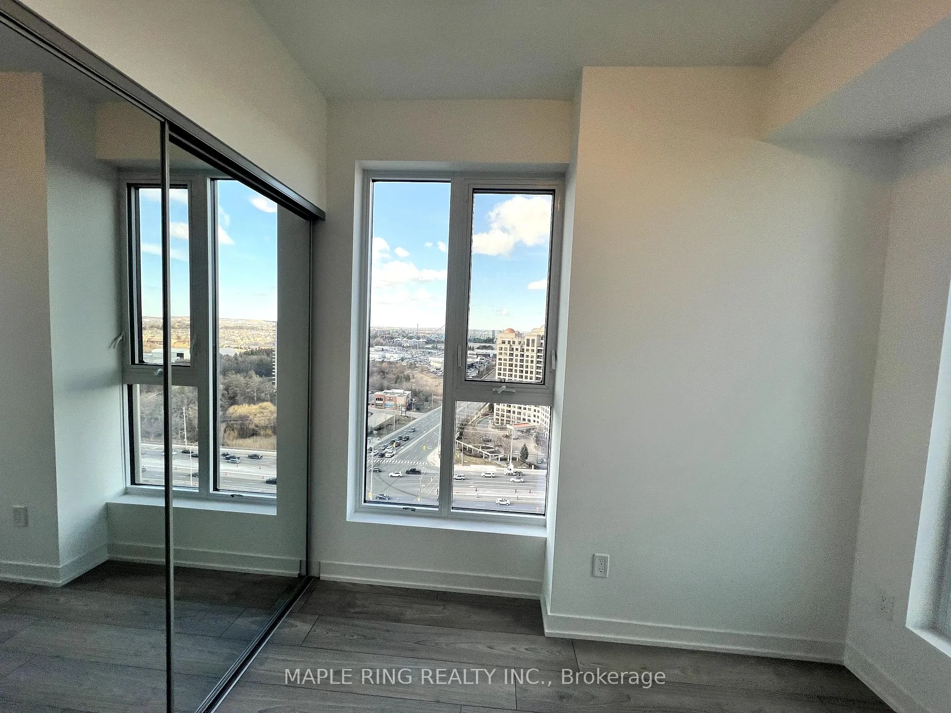 Photo 5 of Unit 1728, 498 Caldari Road, Vaughan, Concord — HOMEH