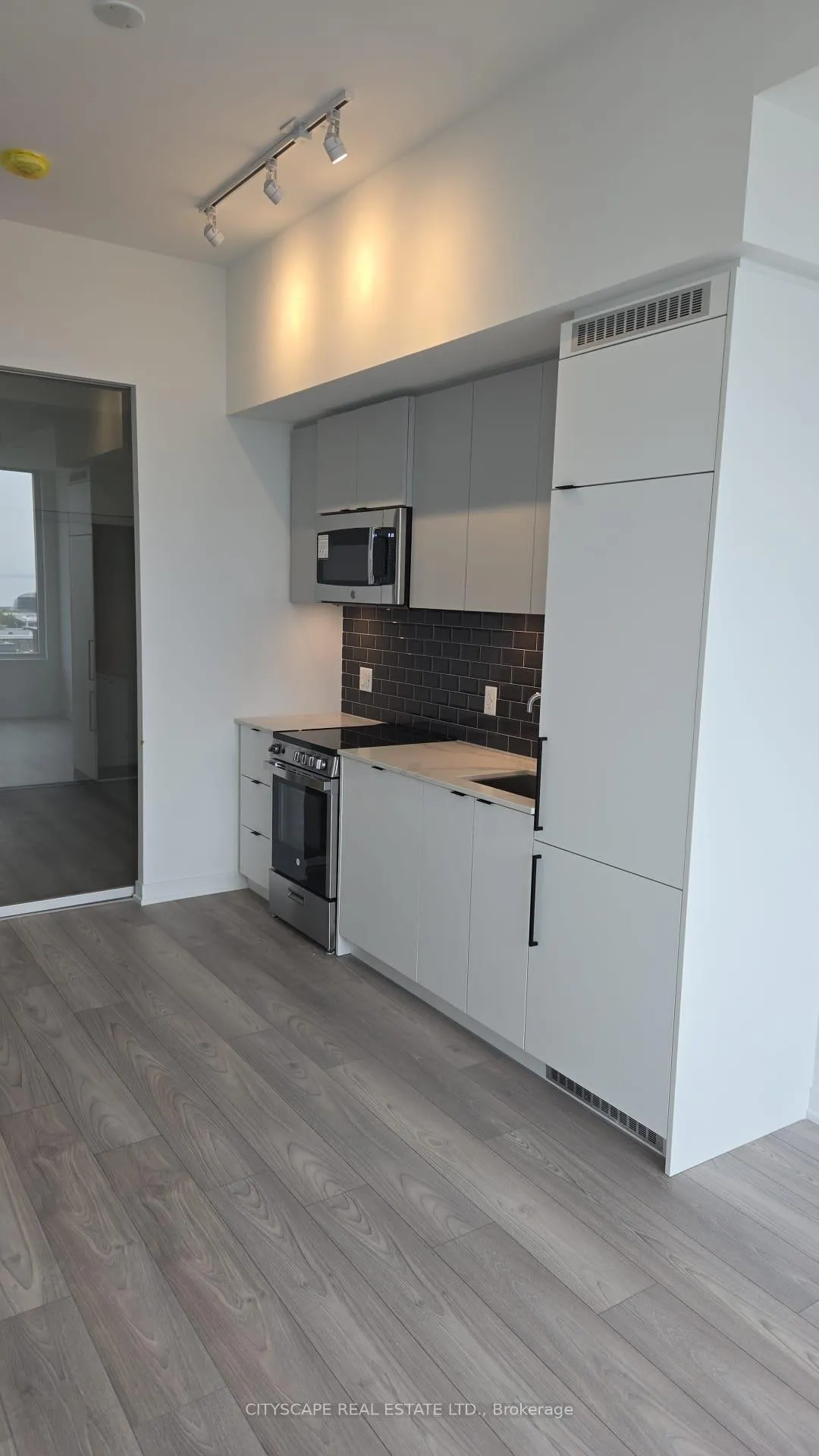 Photo 2 of Unit 1113, 285 Dufferin Street E, Toronto, South Parkdale — HOMEH