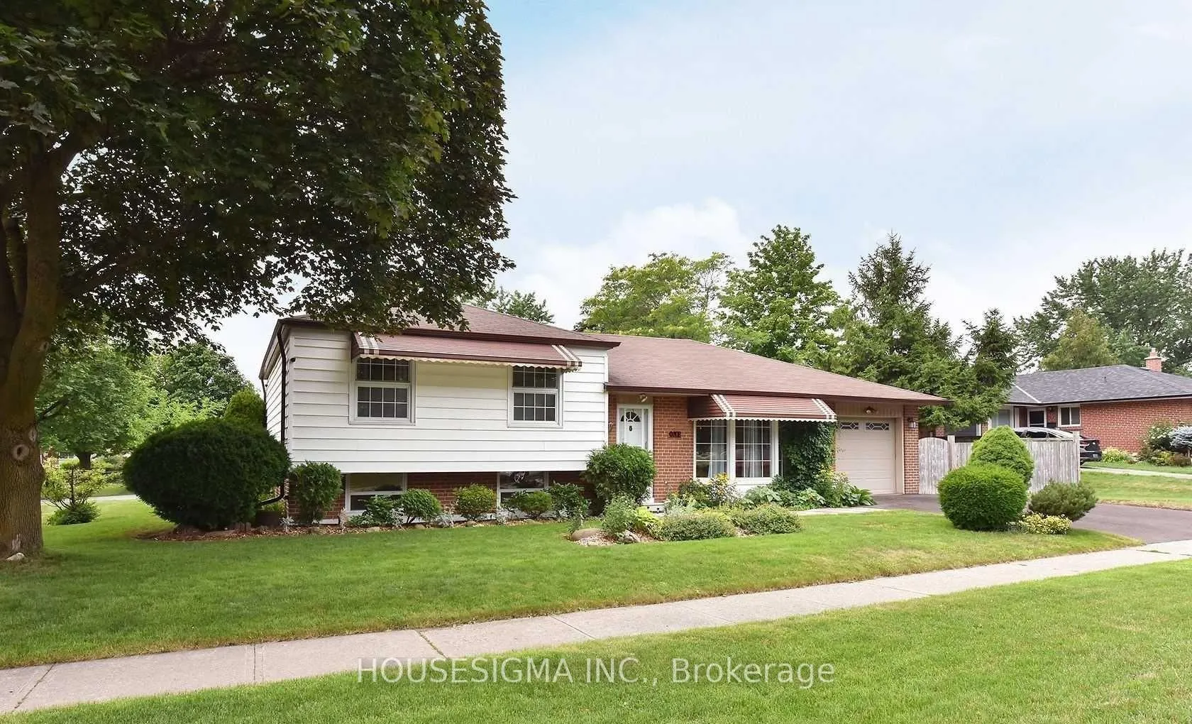 Photo 2 of 1 Ascot Avenue, Brampton, Avondale — HOMEH