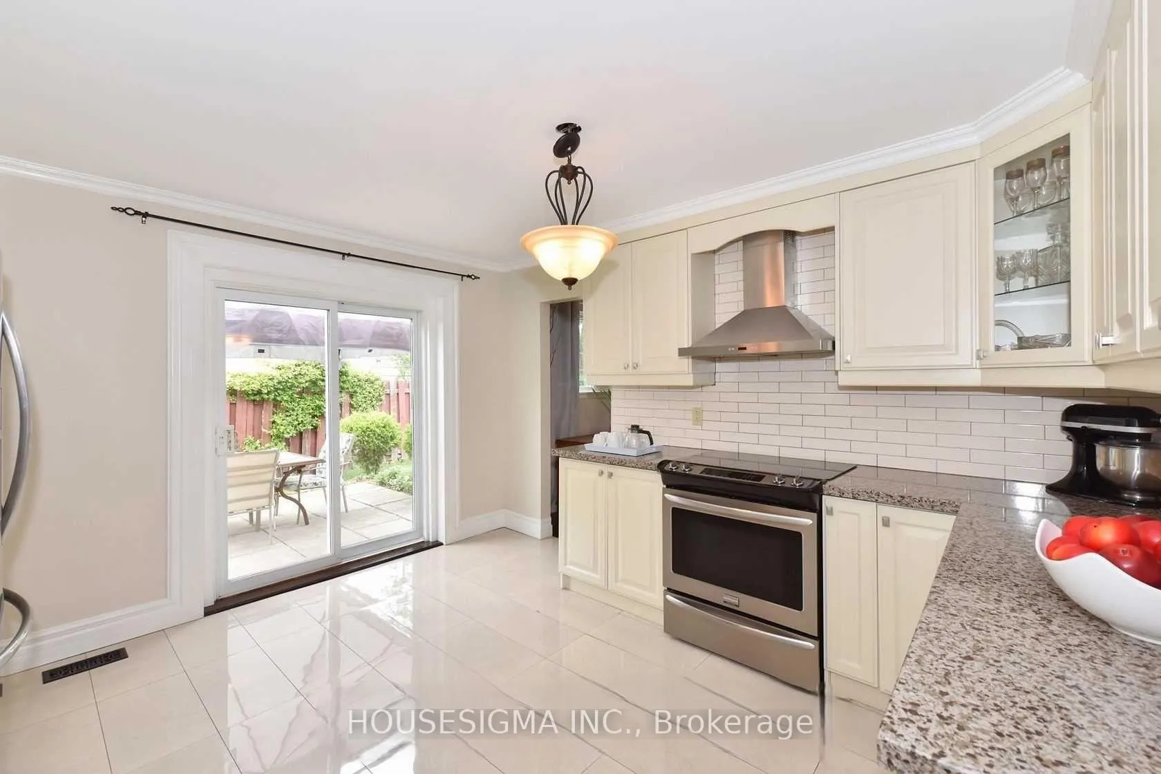 Photo 11 of 1 Ascot Avenue, Brampton, Avondale — HOMEH