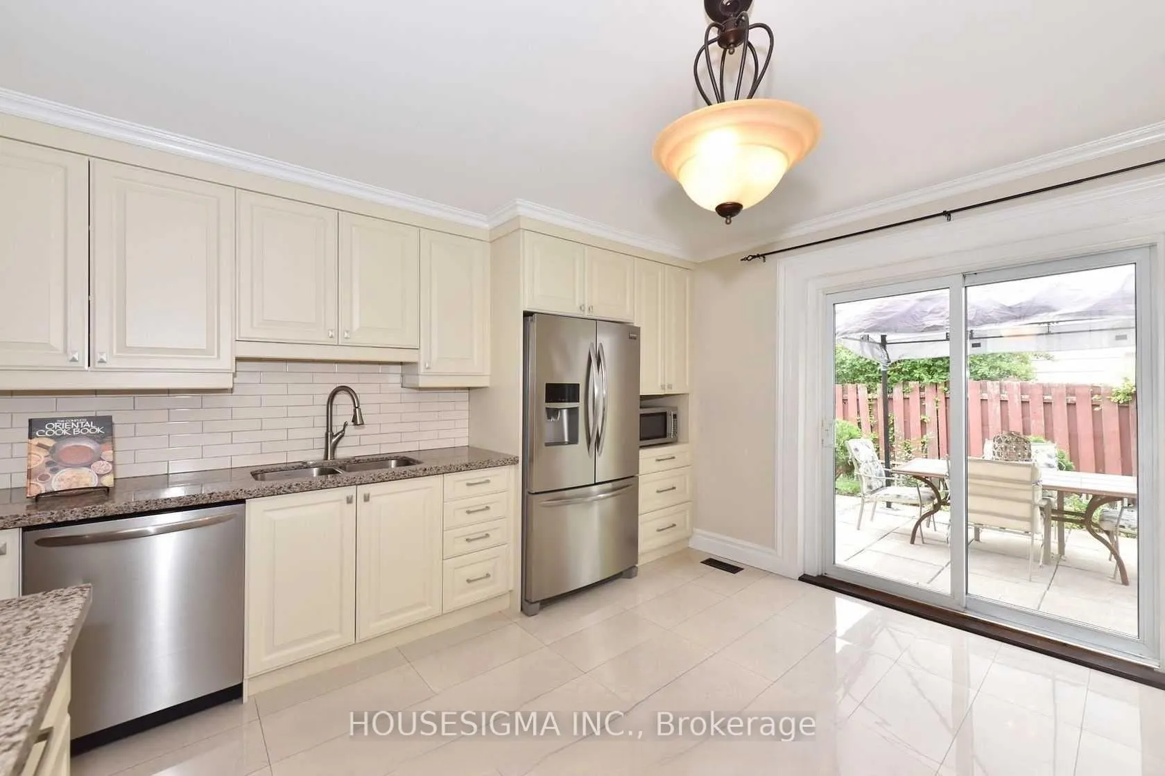 Photo 12 of 1 Ascot Avenue, Brampton, Avondale — HOMEH