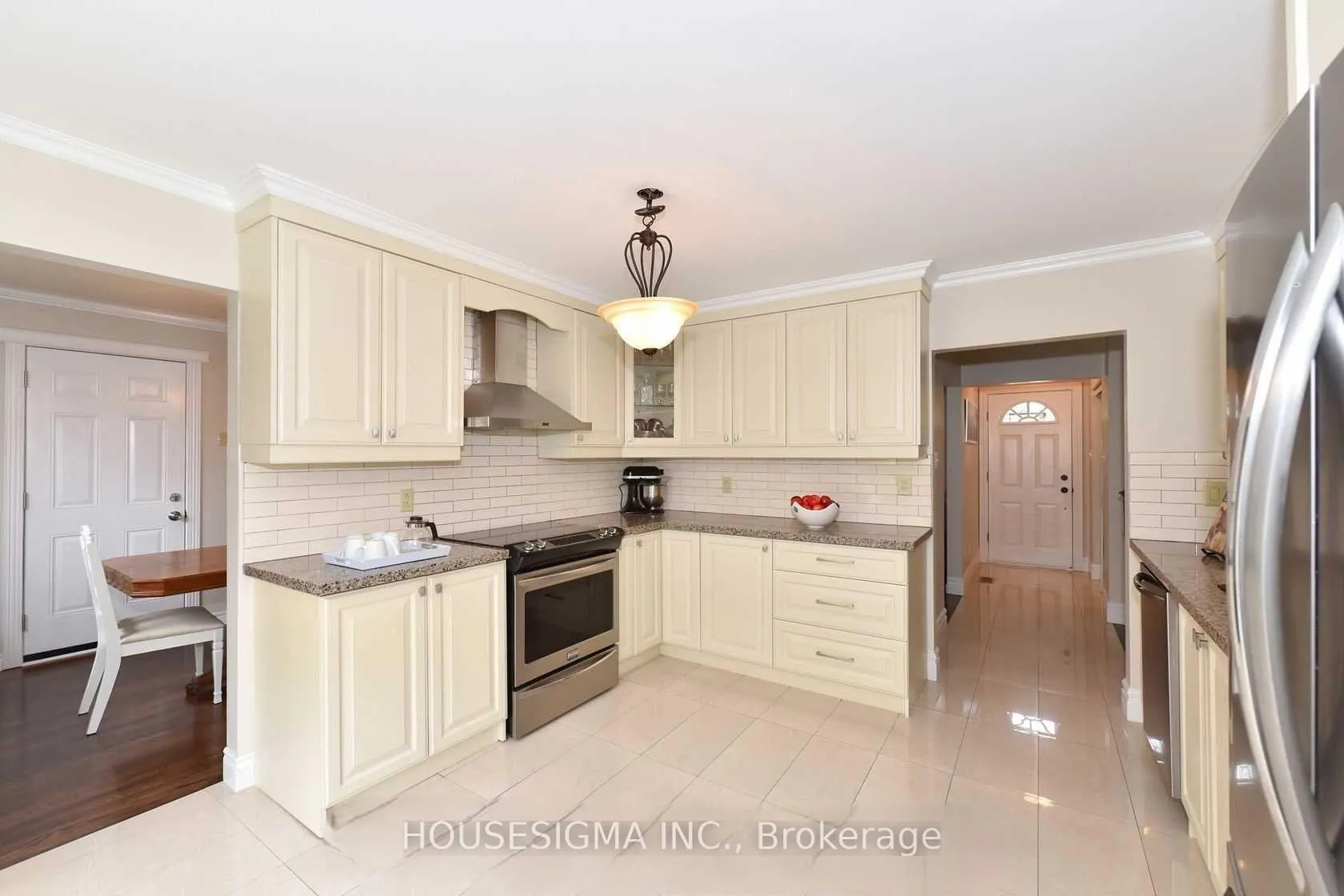 Photo 13 of 1 Ascot Avenue, Brampton, Avondale — HOMEH