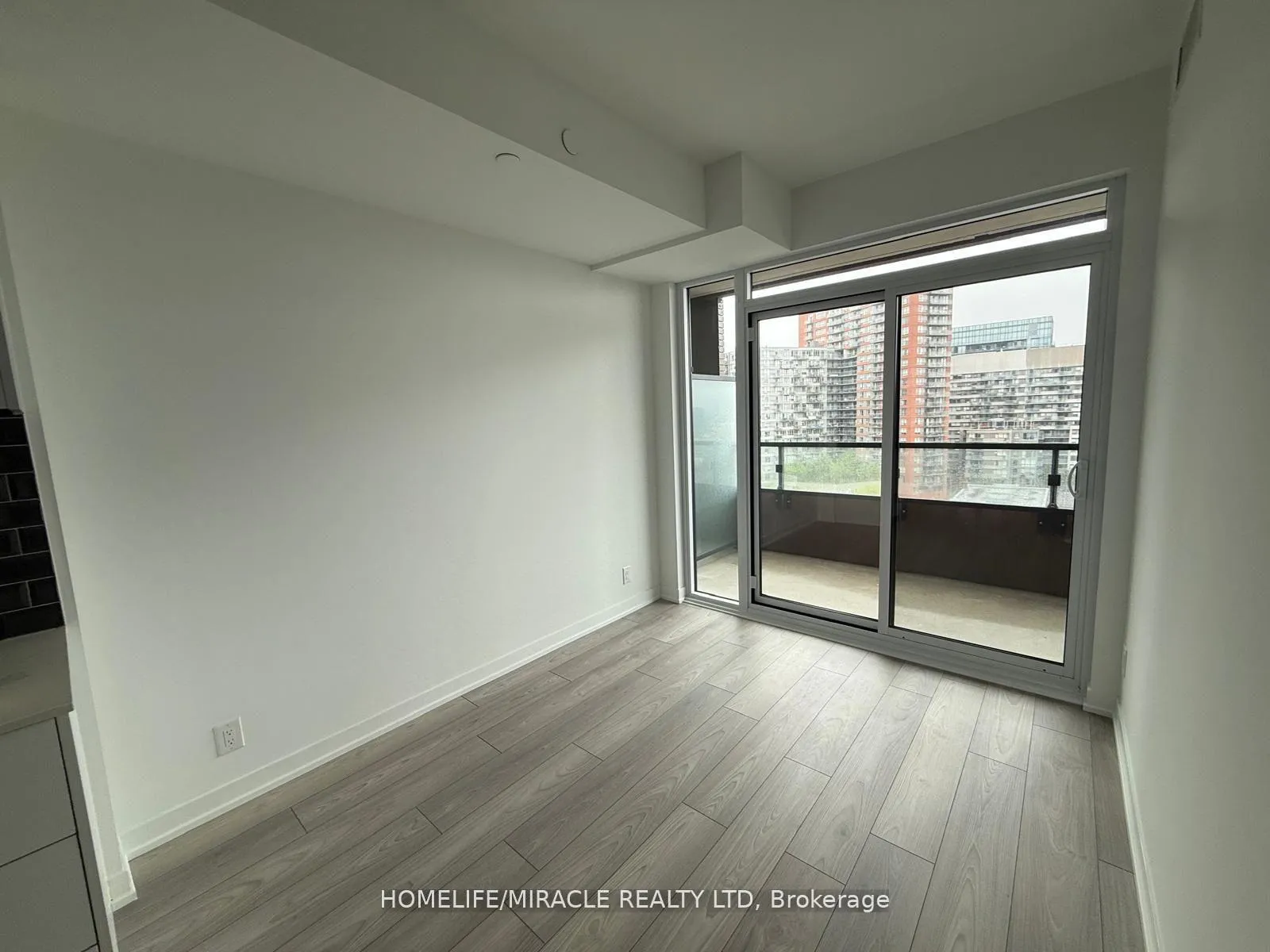 Photo 4 of Unit 808, 285 Dufferin Street, Toronto, South Parkdale — HOMEH
