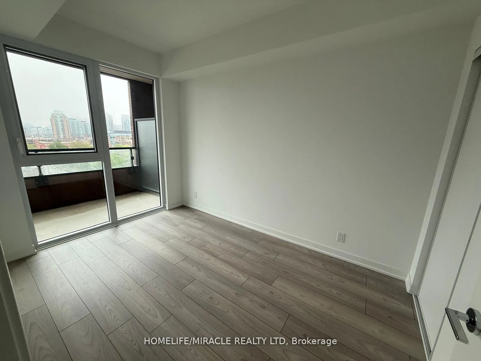 Photo 5 of Unit 808, 285 Dufferin Street, Toronto, South Parkdale — HOMEH