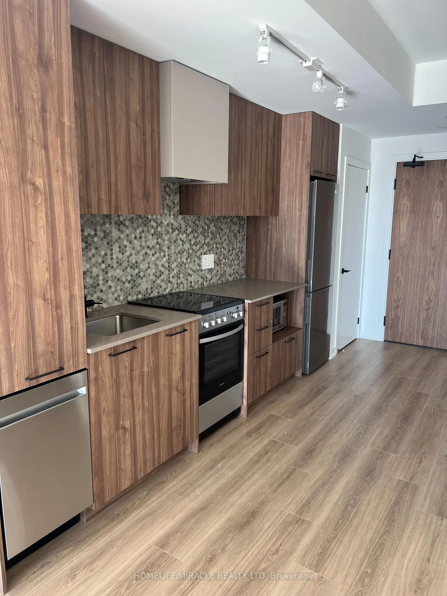 Photo 6 of Unit 308, 10 Lagerfeld Drive, Brampton, Northwest Brampton — HOMEH