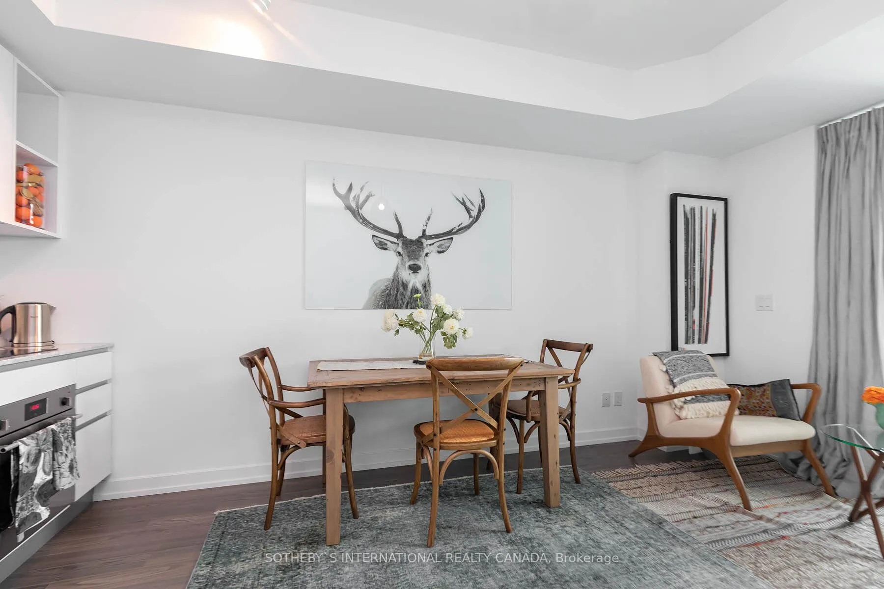 Photo 8 of Unit 424, 377 Madison Avenue, Toronto, Casa Loma — HOMEH