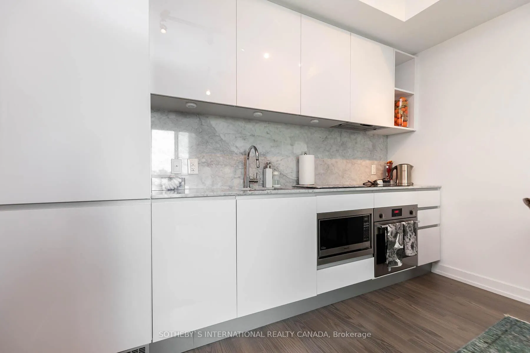 Photo 12 of Unit 424, 377 Madison Avenue, Toronto, Casa Loma — HOMEH