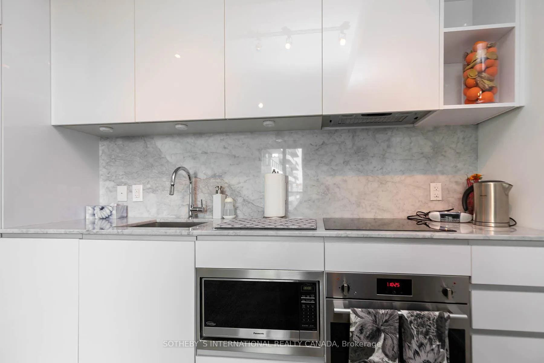 Photo 13 of Unit 424, 377 Madison Avenue, Toronto, Casa Loma — HOMEH