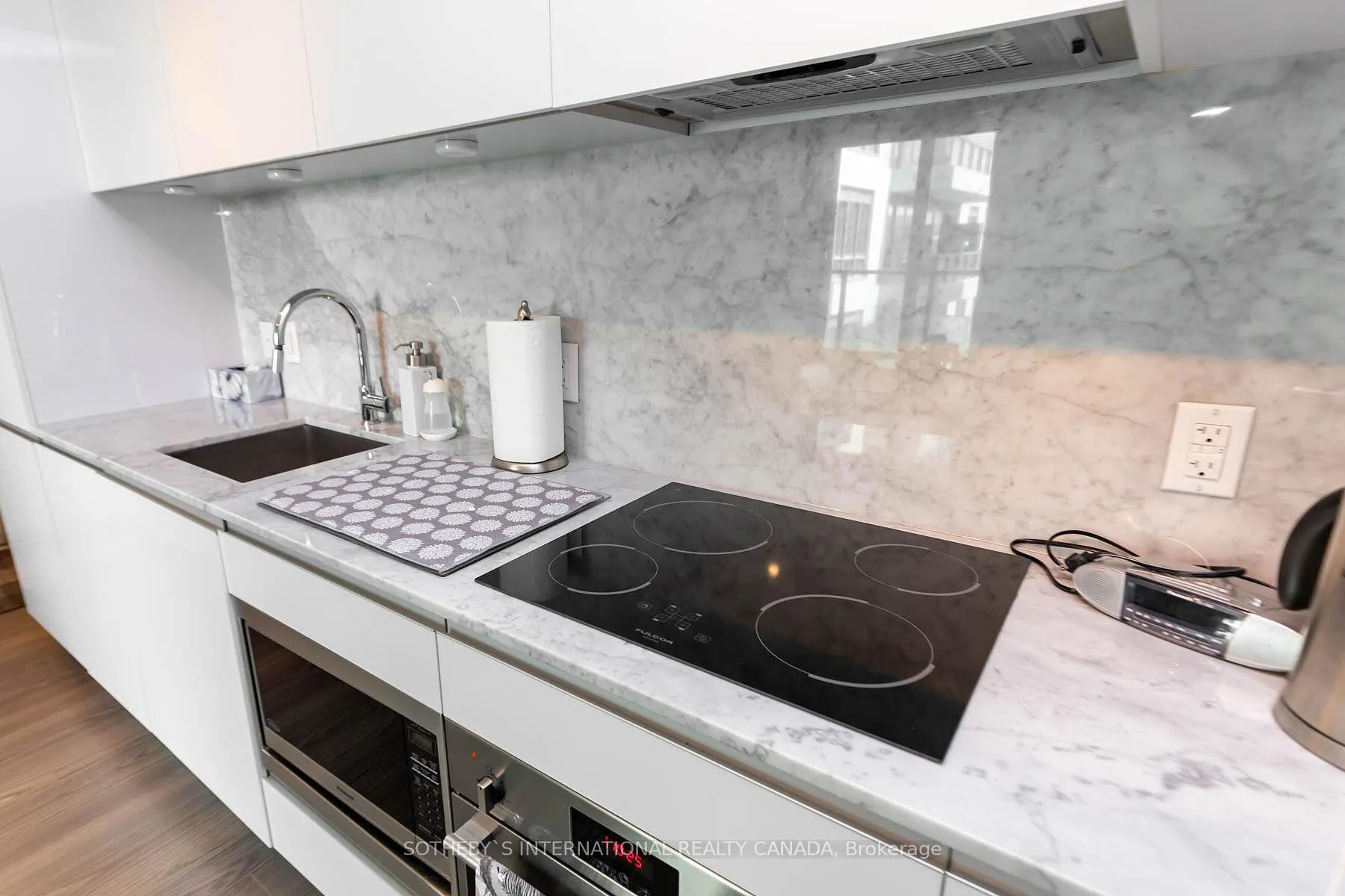 Photo 14 of Unit 424, 377 Madison Avenue, Toronto, Casa Loma — HOMEH