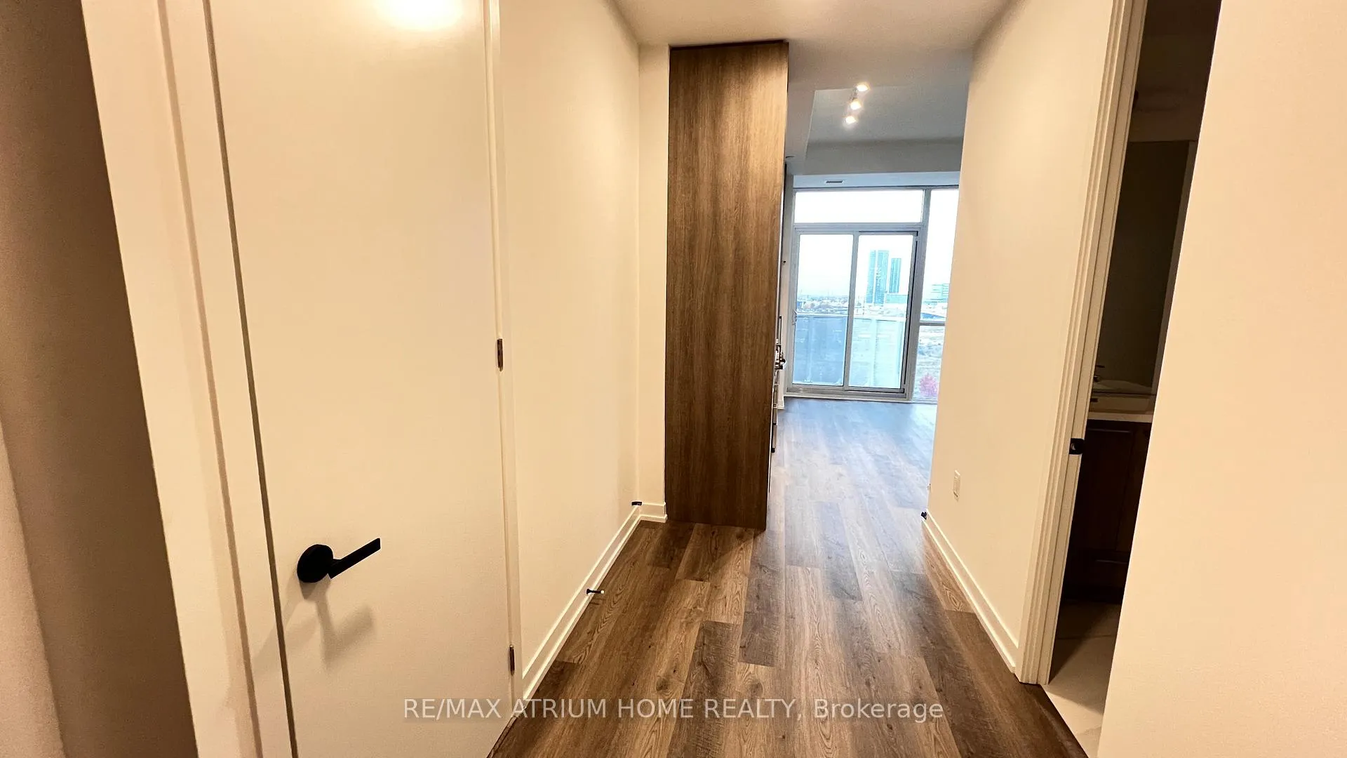 Photo 3 of Unit 811, 195 Commerce Street, Vaughan, Vaughan Corporate Centre — HOMEH