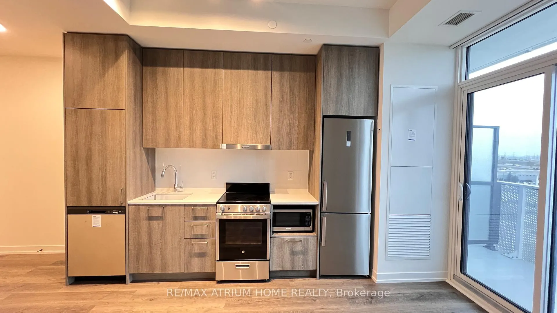 Photo 4 of Unit 811, 195 Commerce Street, Vaughan, Vaughan Corporate Centre — HOMEH