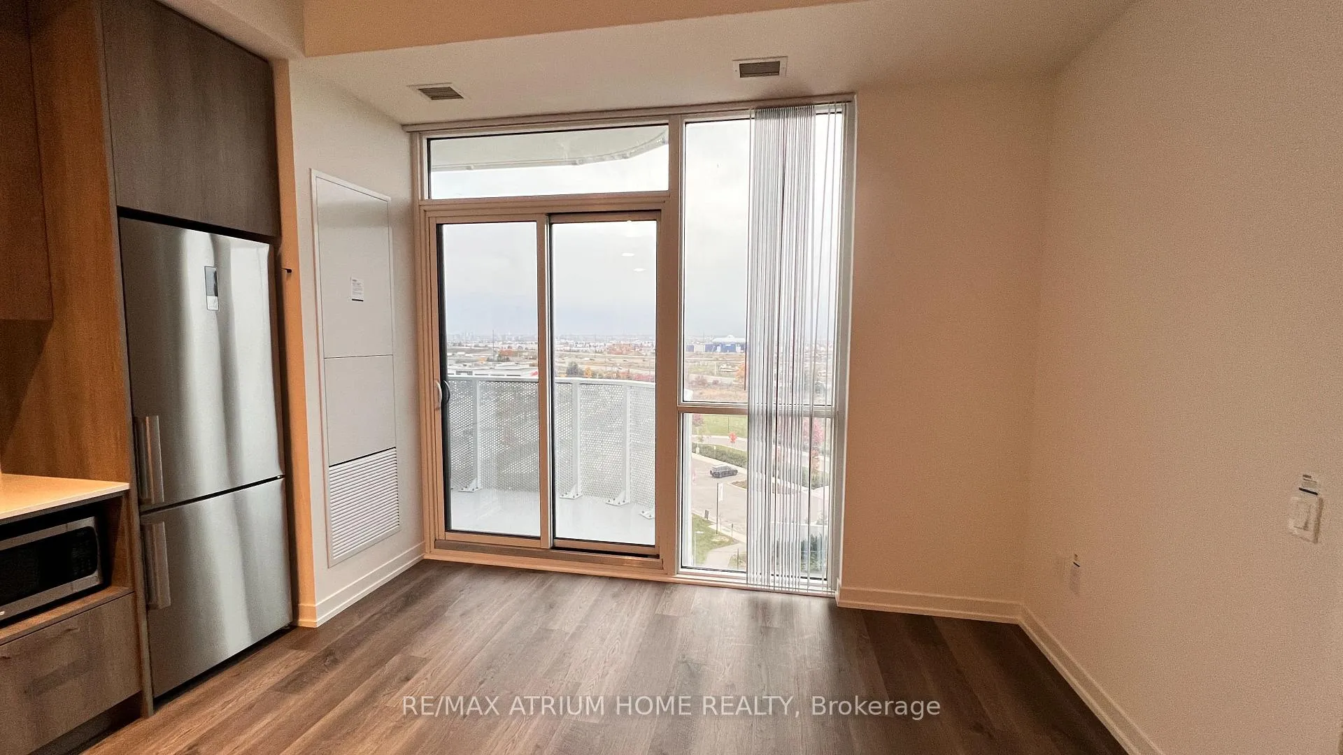 Photo 5 of Unit 811, 195 Commerce Street, Vaughan, Vaughan Corporate Centre — HOMEH