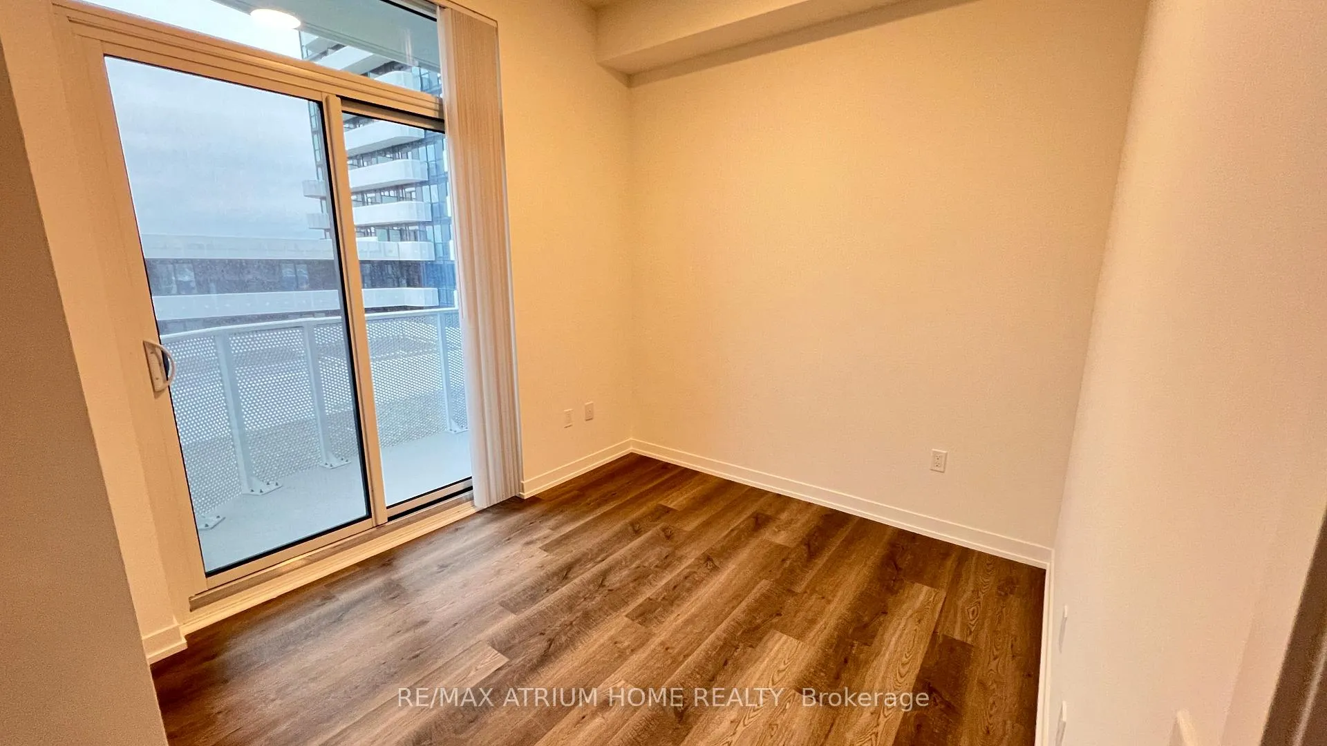 Photo 8 of Unit 811, 195 Commerce Street, Vaughan, Vaughan Corporate Centre — HOMEH