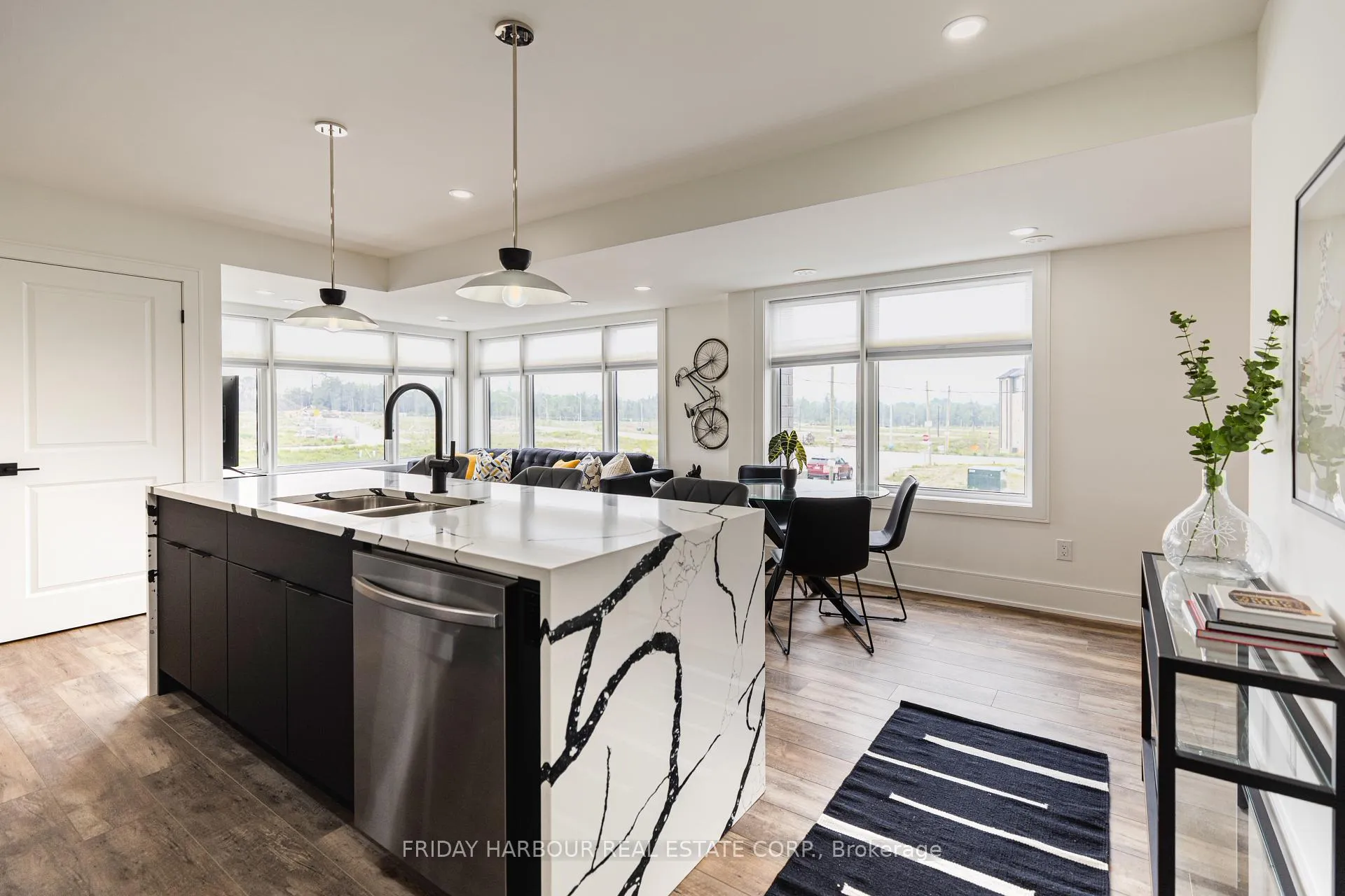 Photo 5 of Unit 95, 15 Appletree Lane, Barrie, Innis-Shore — HOMEH