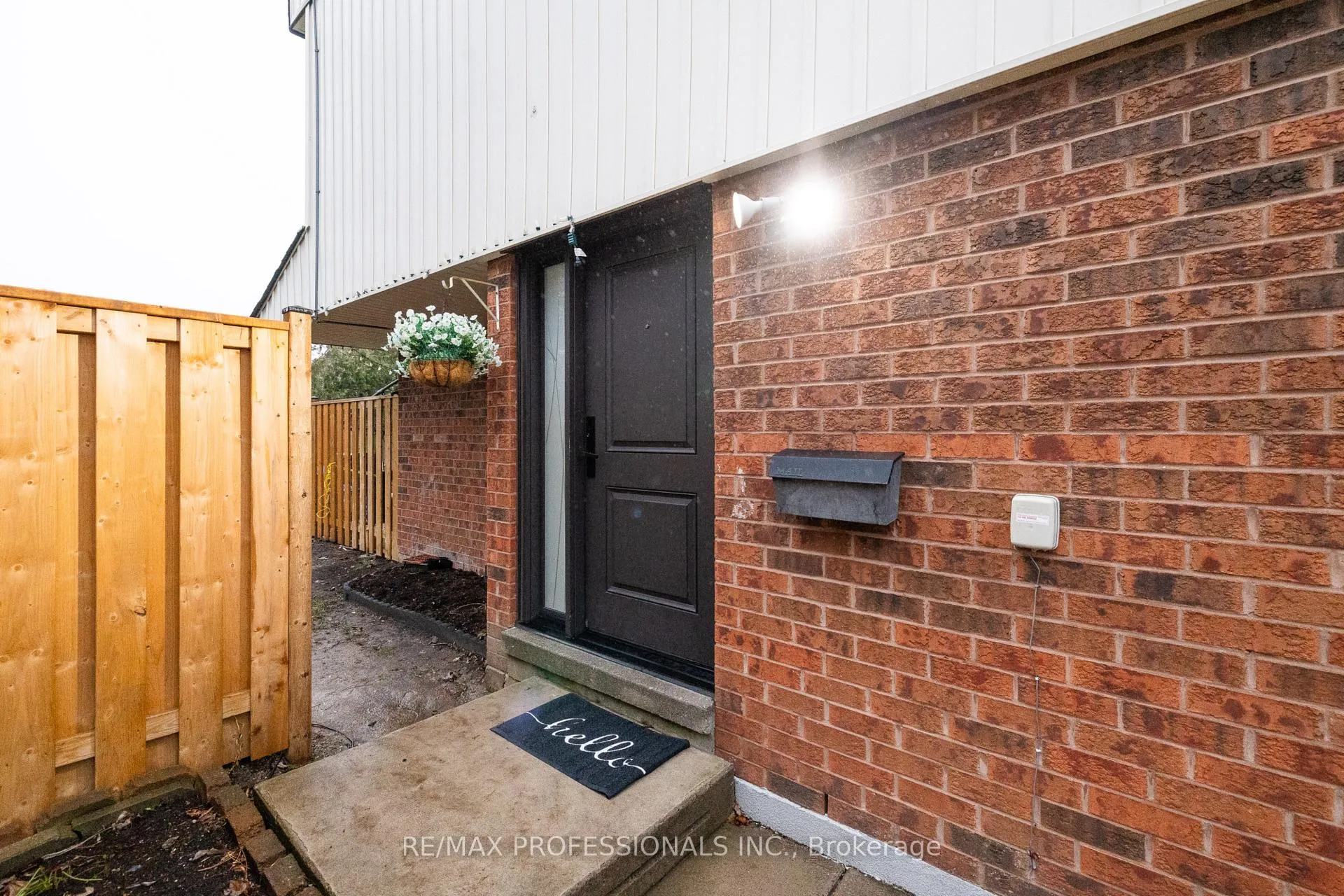 Photo 3 of Unit Th42, 6520 Corfu Road, Mississauga, Meadowvale — HOMEH