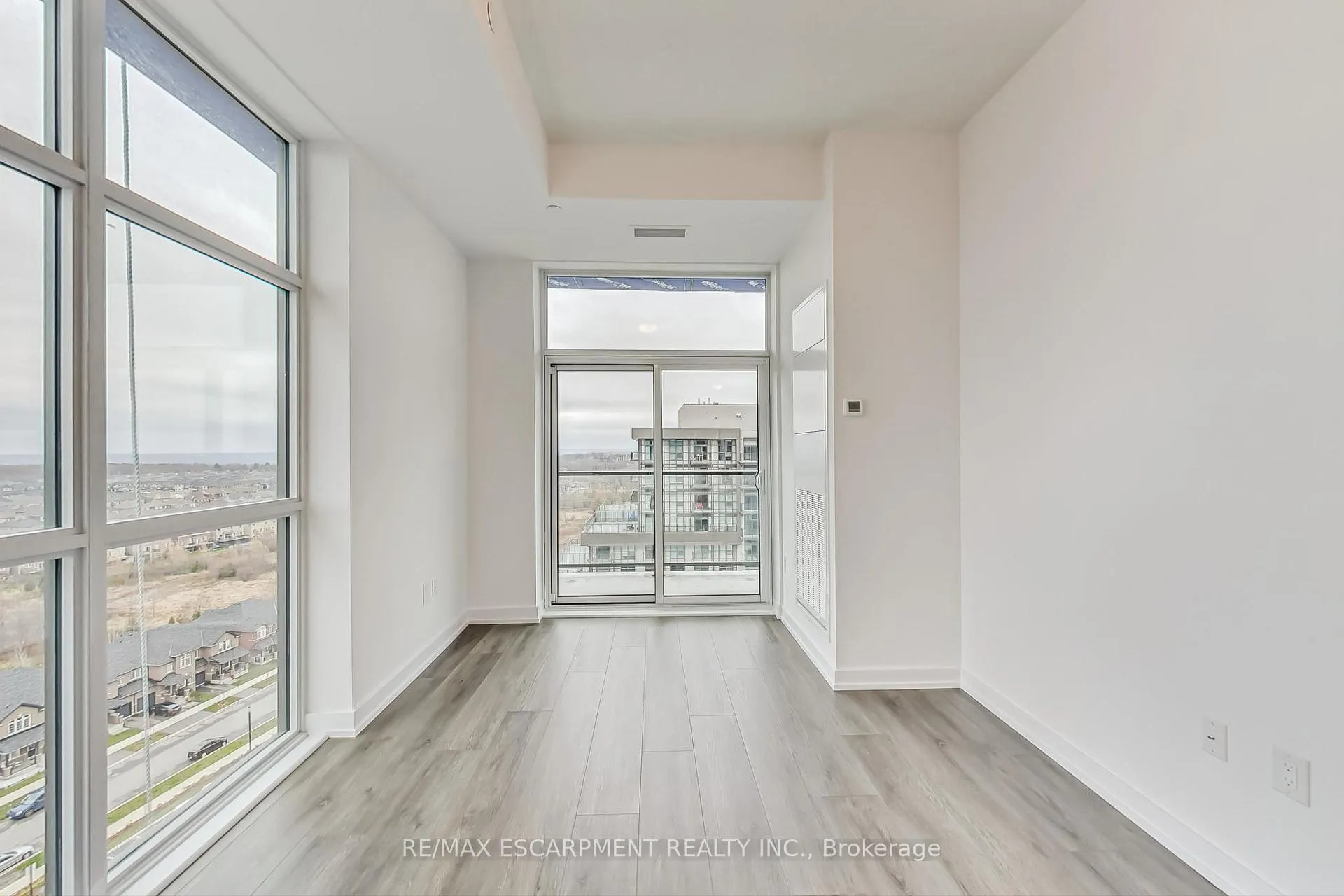 Photo 11 of Unit 1211, 460 Dundas Street E, Hamilton, Waterdown — HOMEH