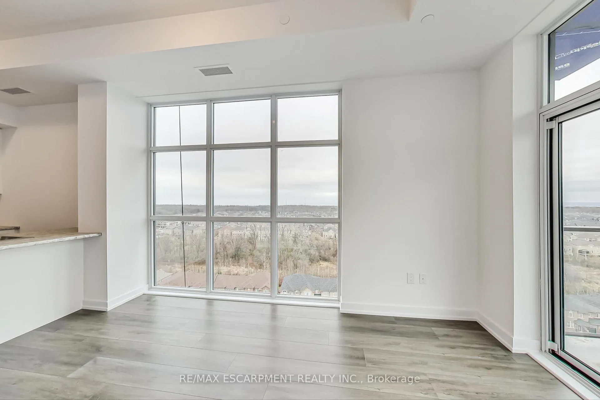 Photo 12 of Unit 1211, 460 Dundas Street E, Hamilton, Waterdown — HOMEH
