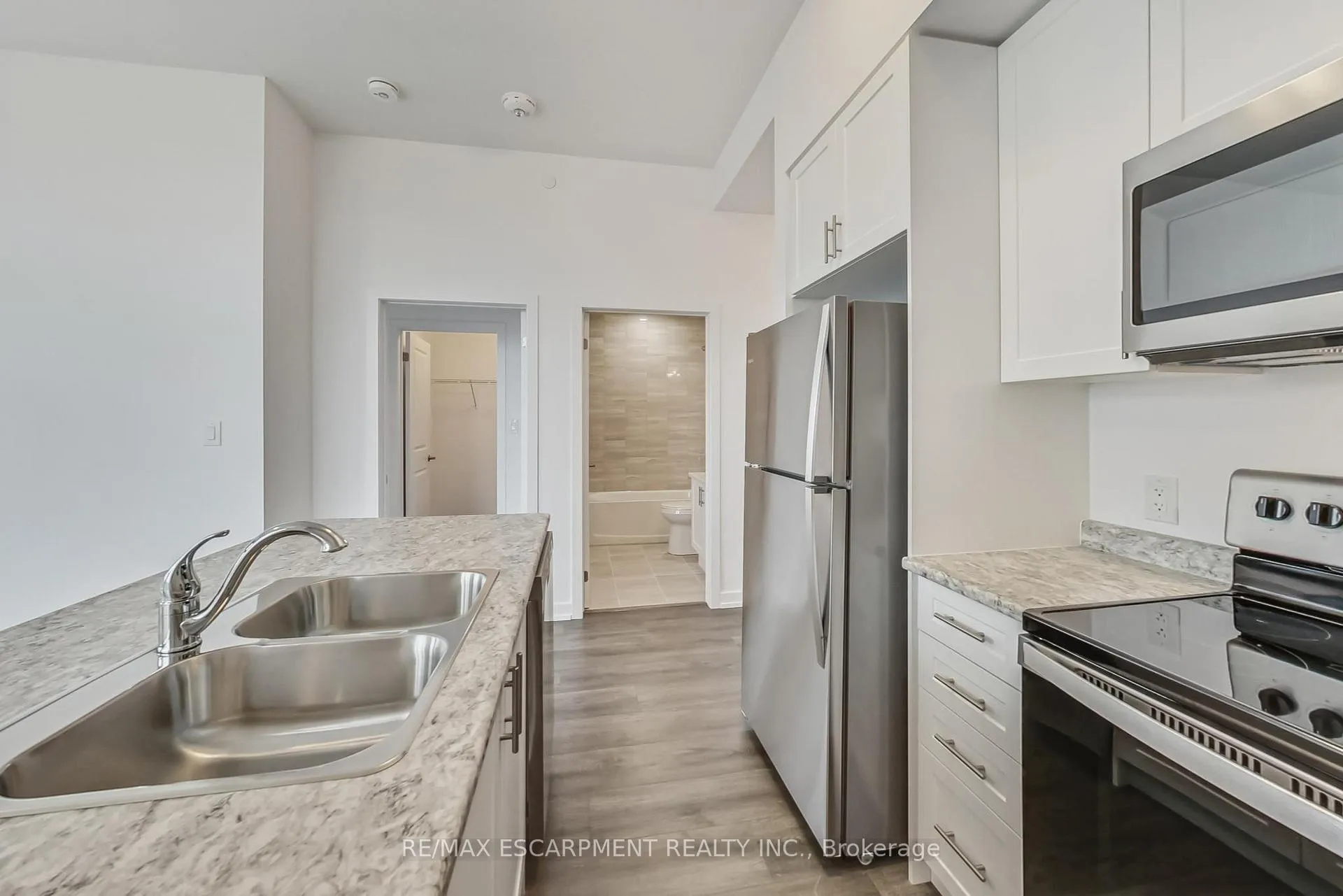 Photo 17 of Unit 1211, 460 Dundas Street E, Hamilton, Waterdown — HOMEH