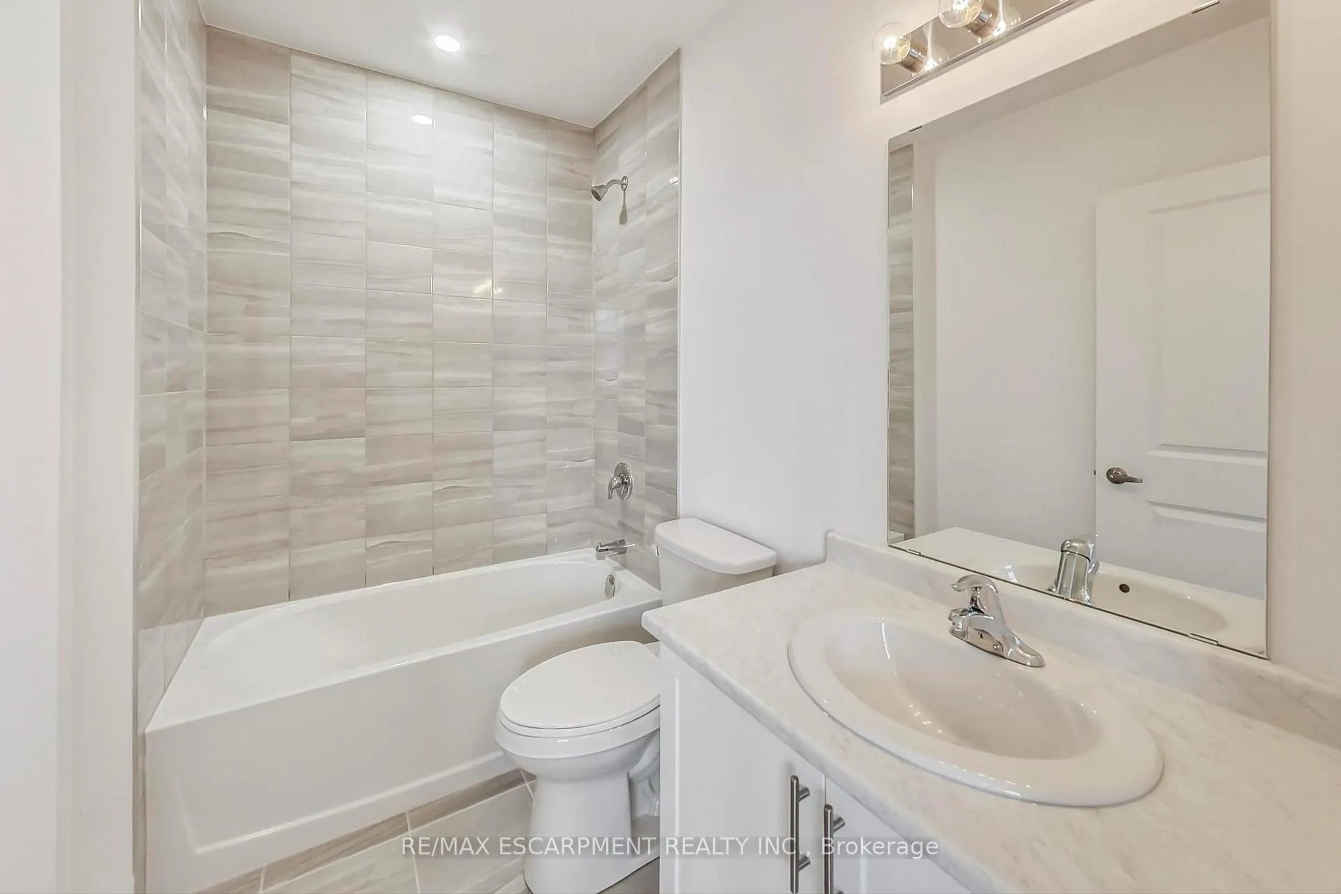 Photo 25 of Unit 1211, 460 Dundas Street E, Hamilton, Waterdown — HOMEH