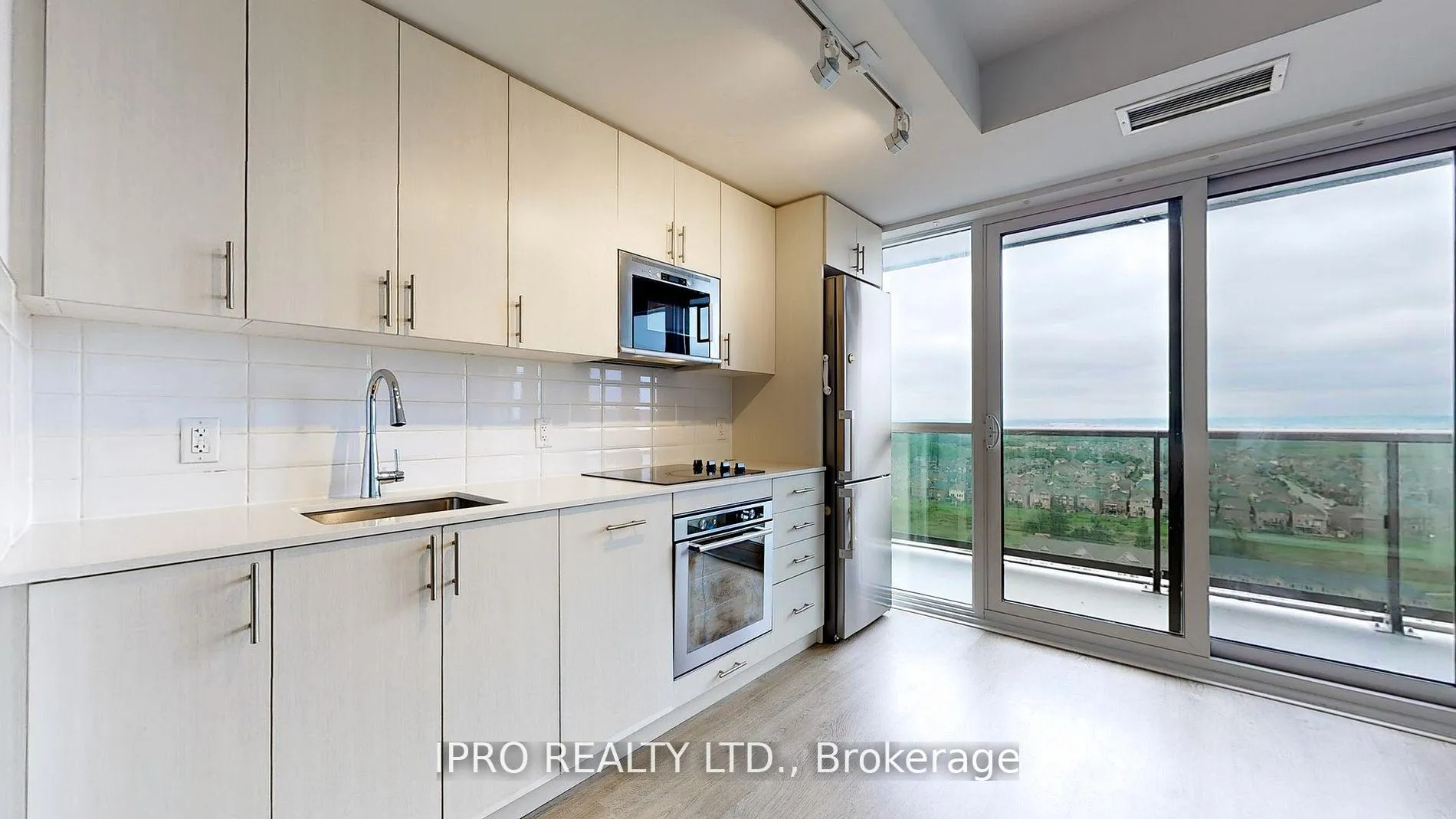 Photo 3 of Unit 1821, 2550 Simcoe Street N, Oshawa, Windfields — HOMEH