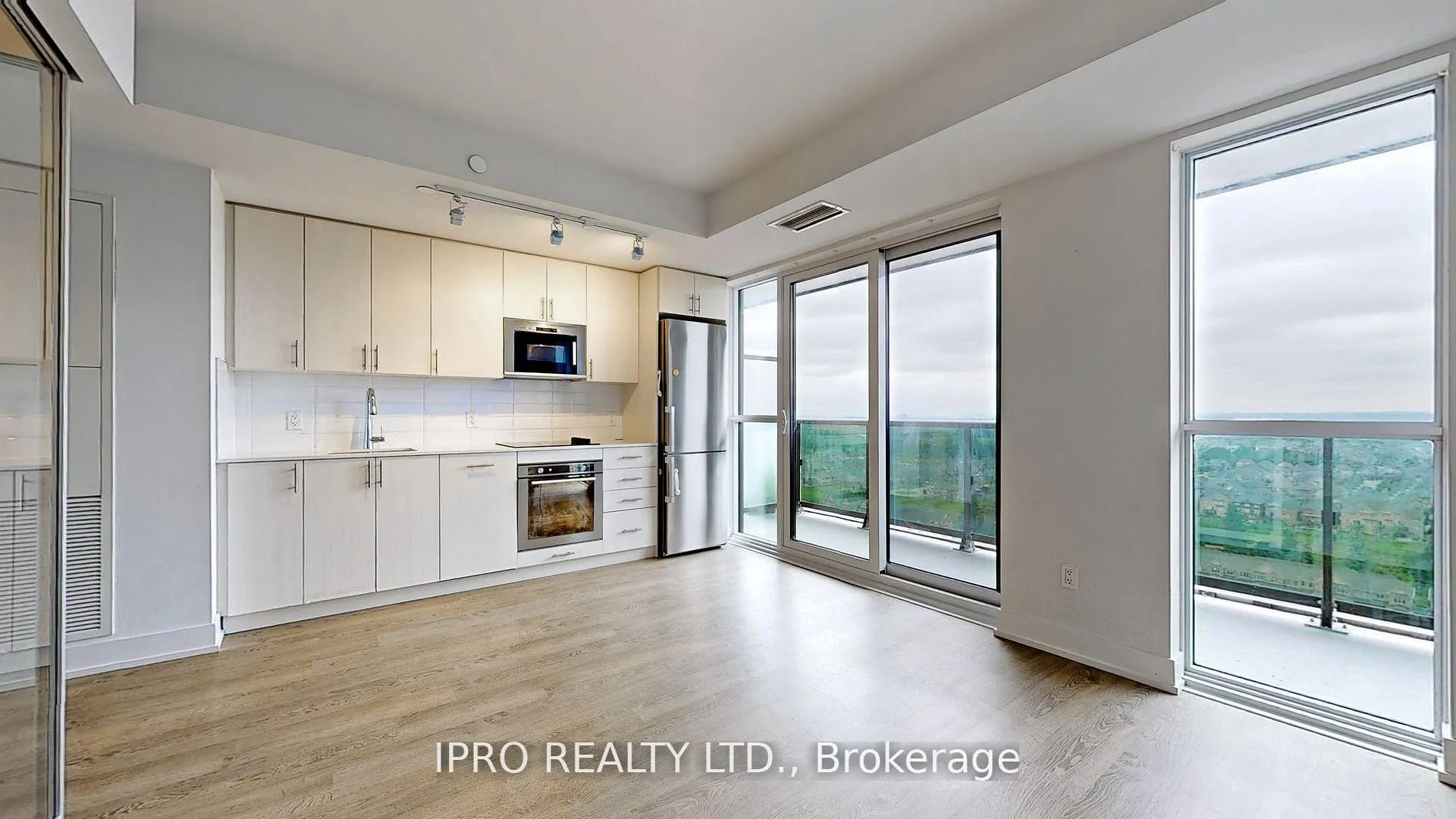 Photo 5 of Unit 1821, 2550 Simcoe Street N, Oshawa, Windfields — HOMEH