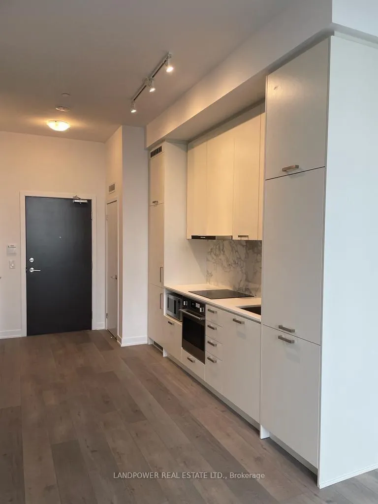 Photo 4 of Unit 2111, 38 Honeycrisp Crescent N, Vaughan, Concord — HOMEH