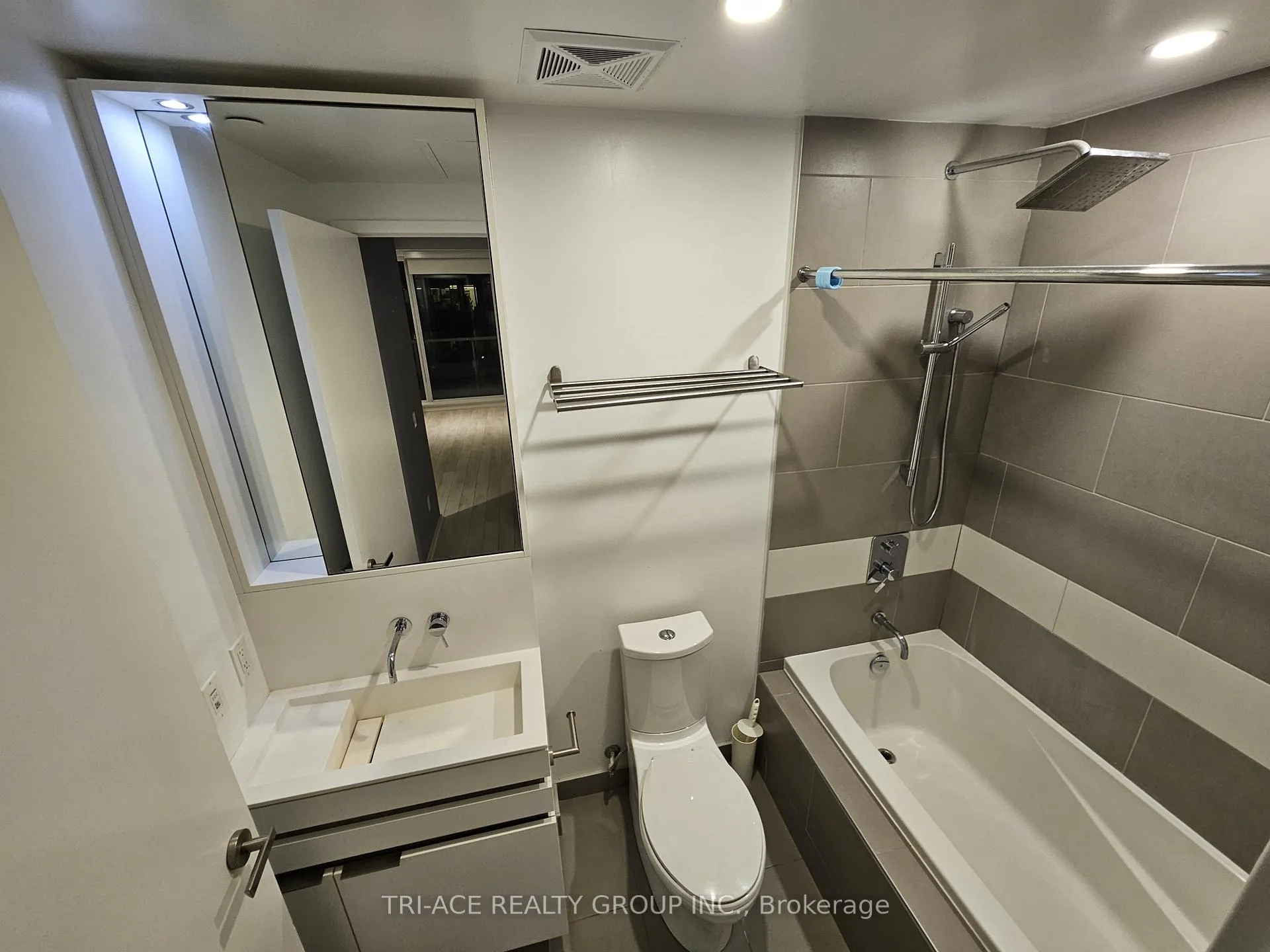 Photo 15 of Unit 1908, 197 Yonge Street, Toronto, Church-Yonge Corridor — HOMEH