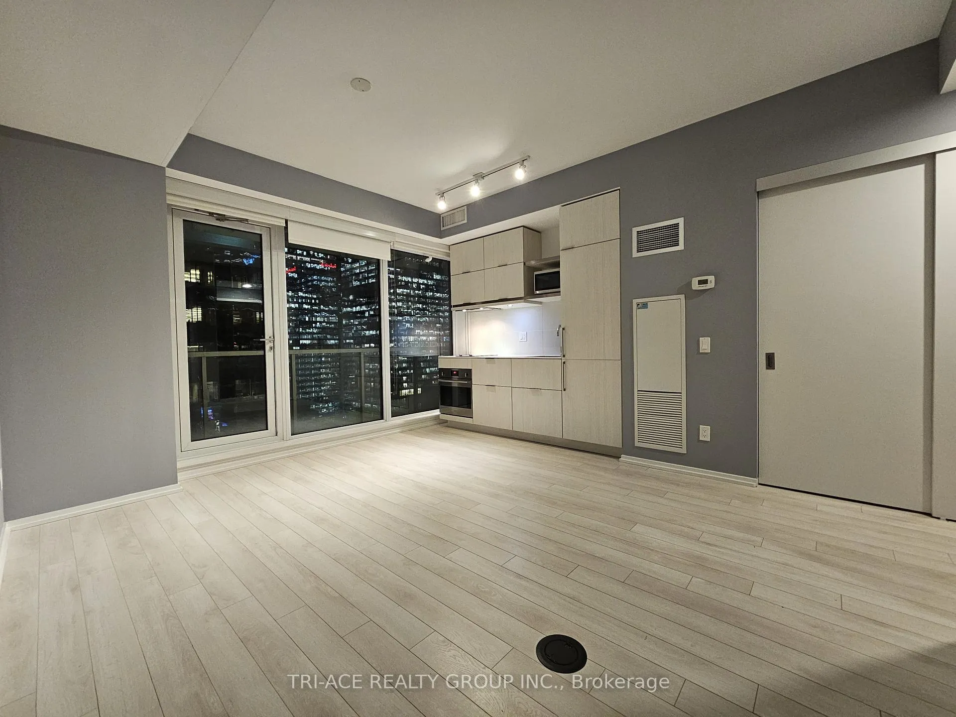 Photo 16 of Unit 1908, 197 Yonge Street, Toronto, Church-Yonge Corridor — HOMEH