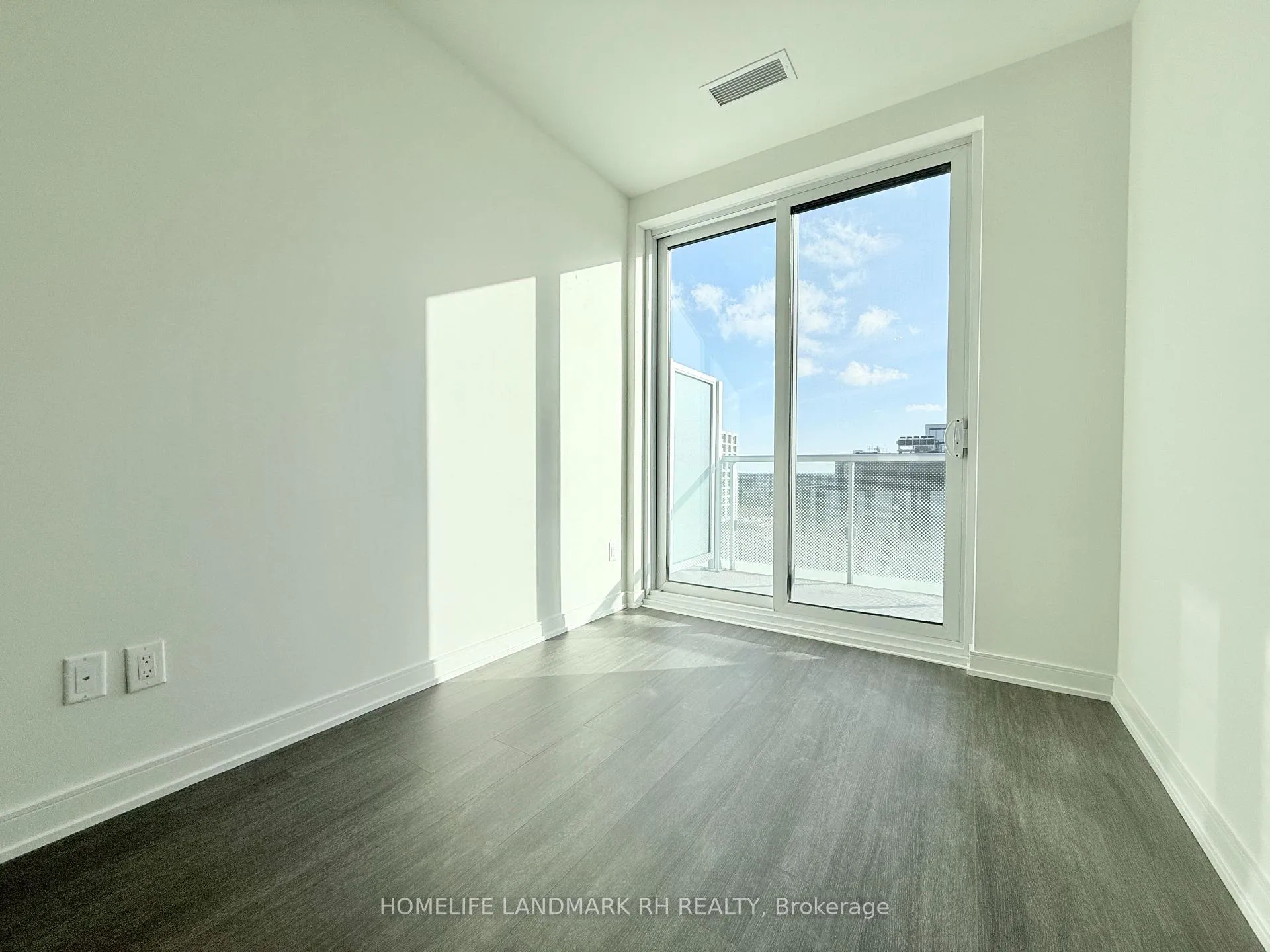 Photo 4 of Unit 1309, 425 Front Street E, Toronto, Waterfront Communities — HOMEH