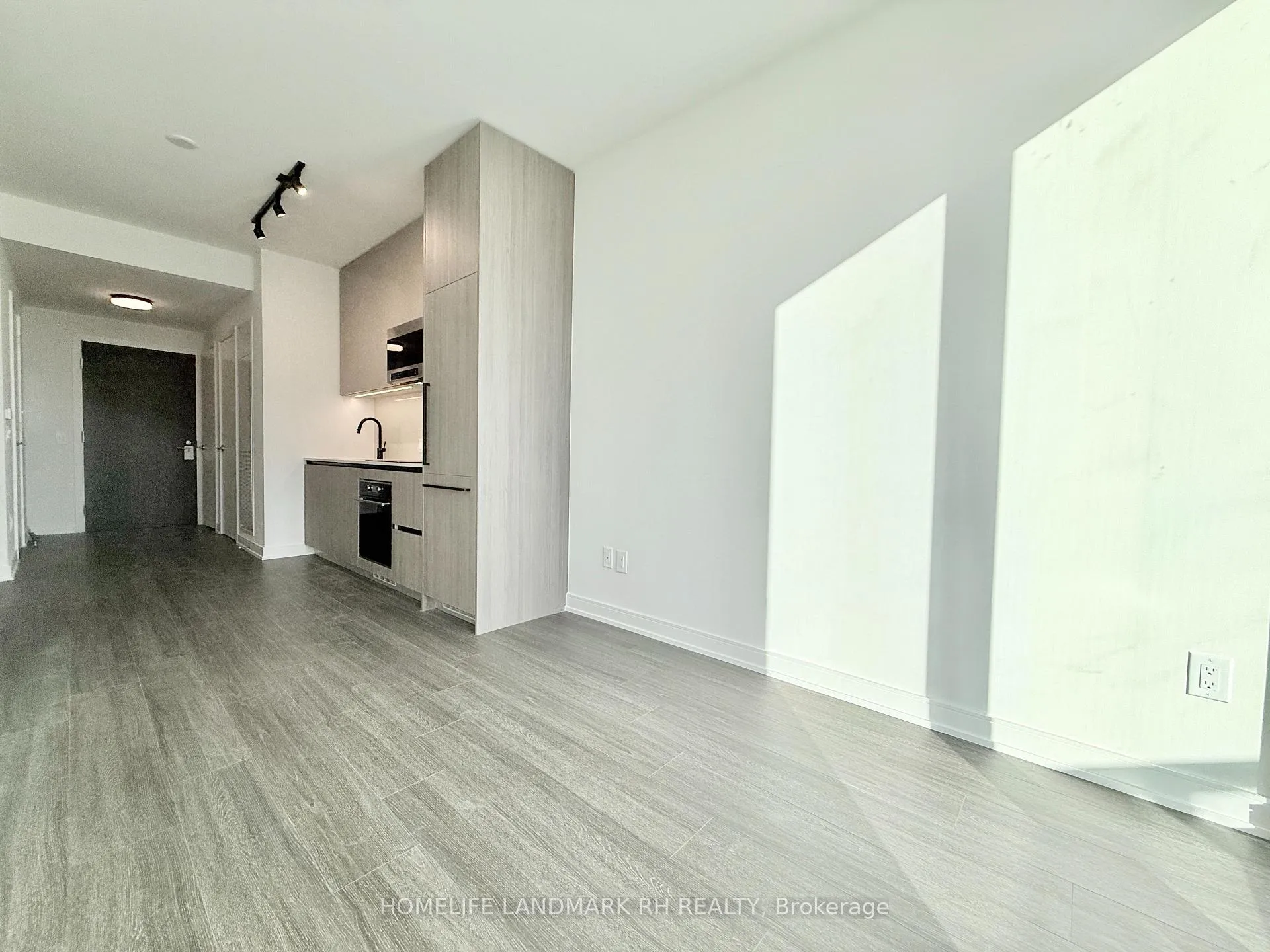 Photo 5 of Unit 1309, 425 Front Street E, Toronto, Waterfront Communities — HOMEH