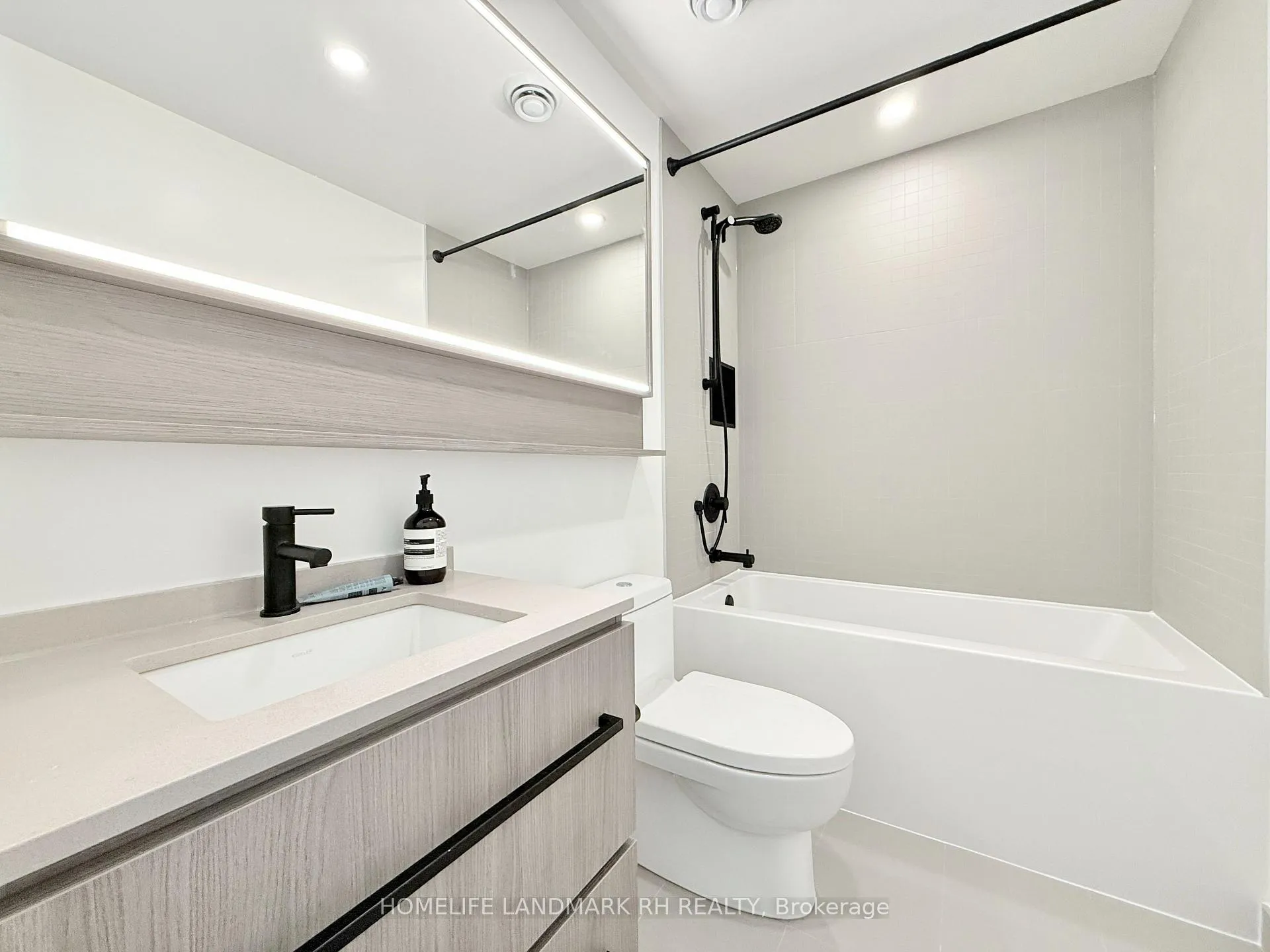 Photo 7 of Unit 1309, 425 Front Street E, Toronto, Waterfront Communities — HOMEH