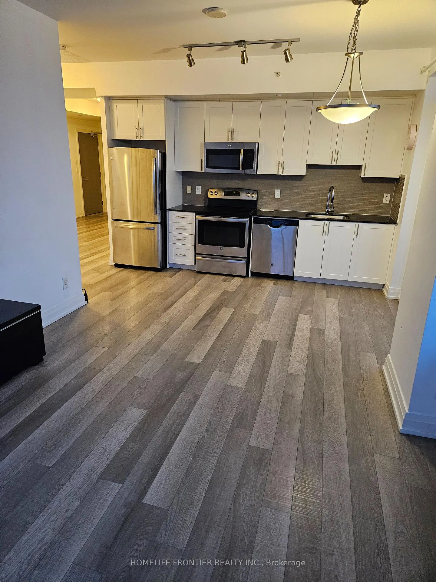 Photo 4 of Unit 612, 7167 Yonge Street, Markham, Grandview — HOMEH
