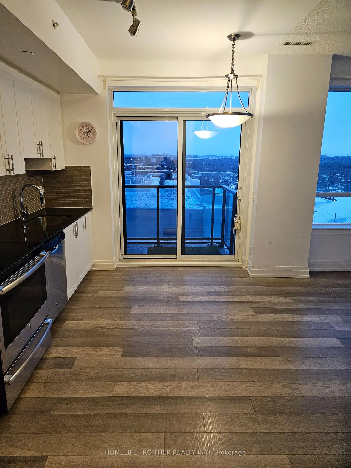 Photo 5 of Unit 612, 7167 Yonge Street, Markham, Grandview — HOMEH