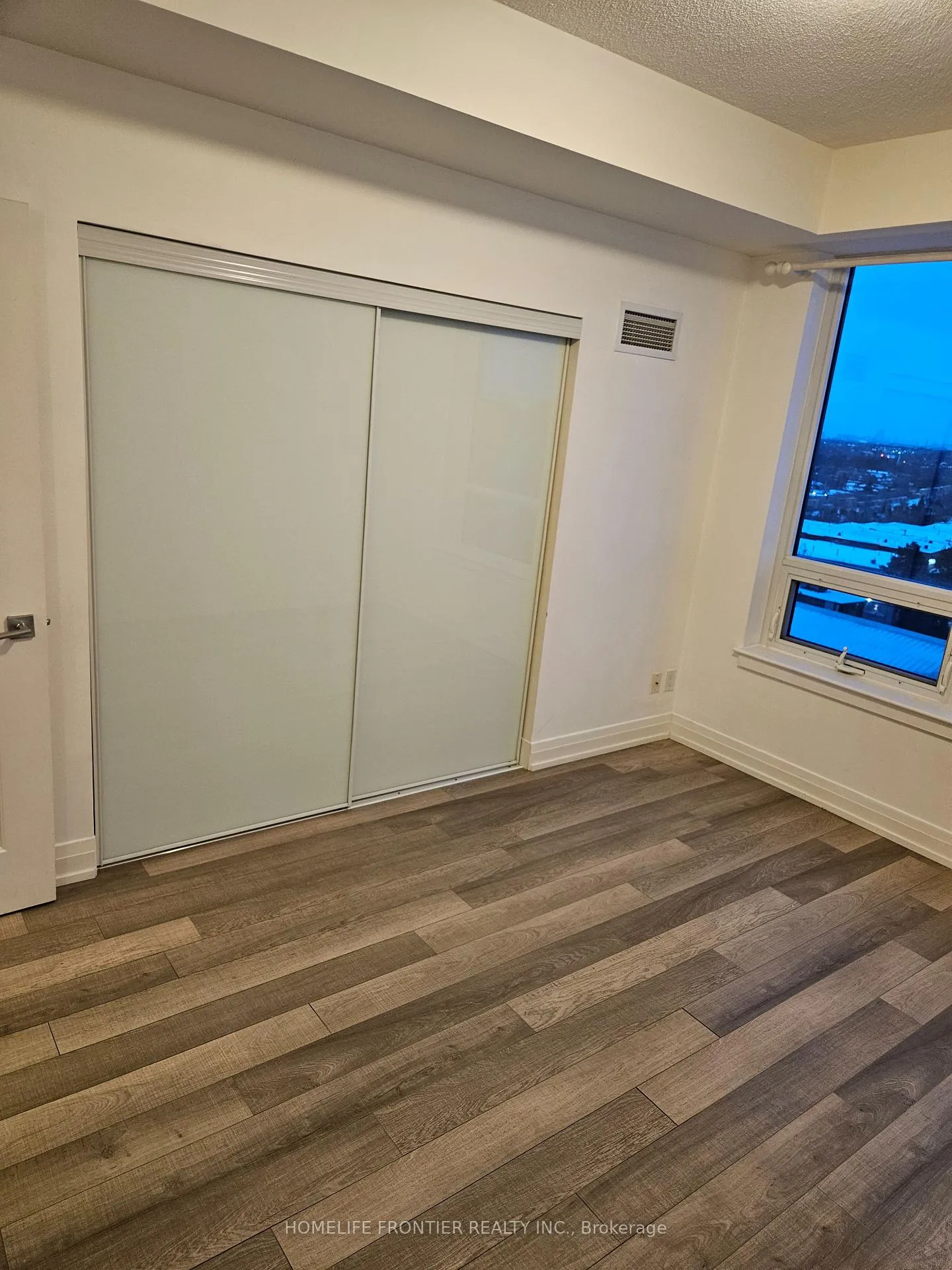 Photo 6 of Unit 612, 7167 Yonge Street, Markham, Grandview — HOMEH