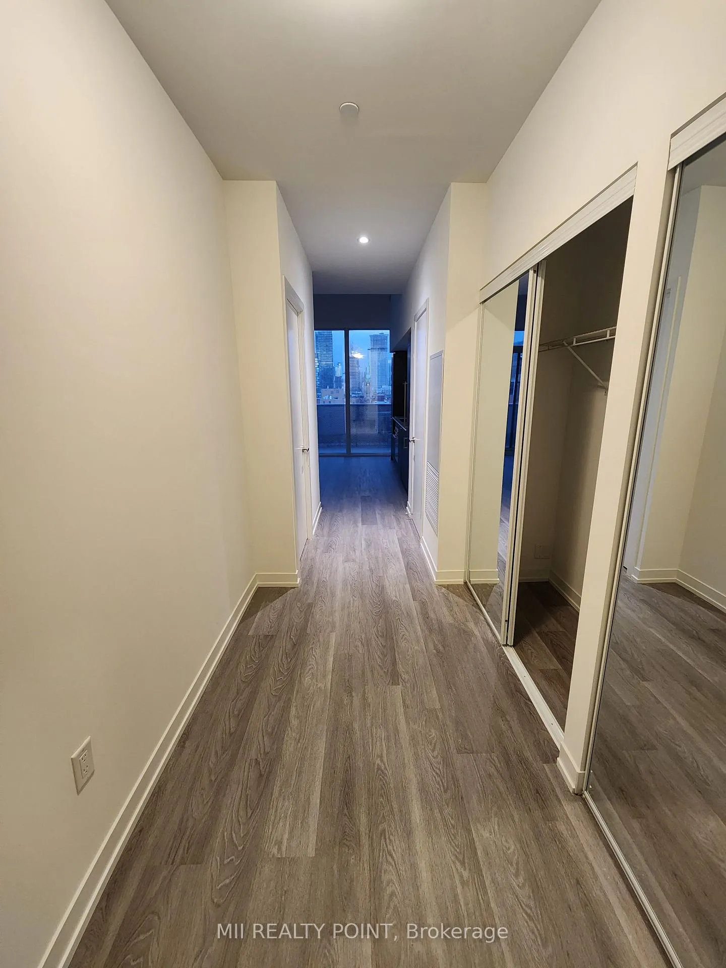 Photo 3 of Unit 1501, 55 Cooper Street, Toronto, Waterfront Communities — HOMEH