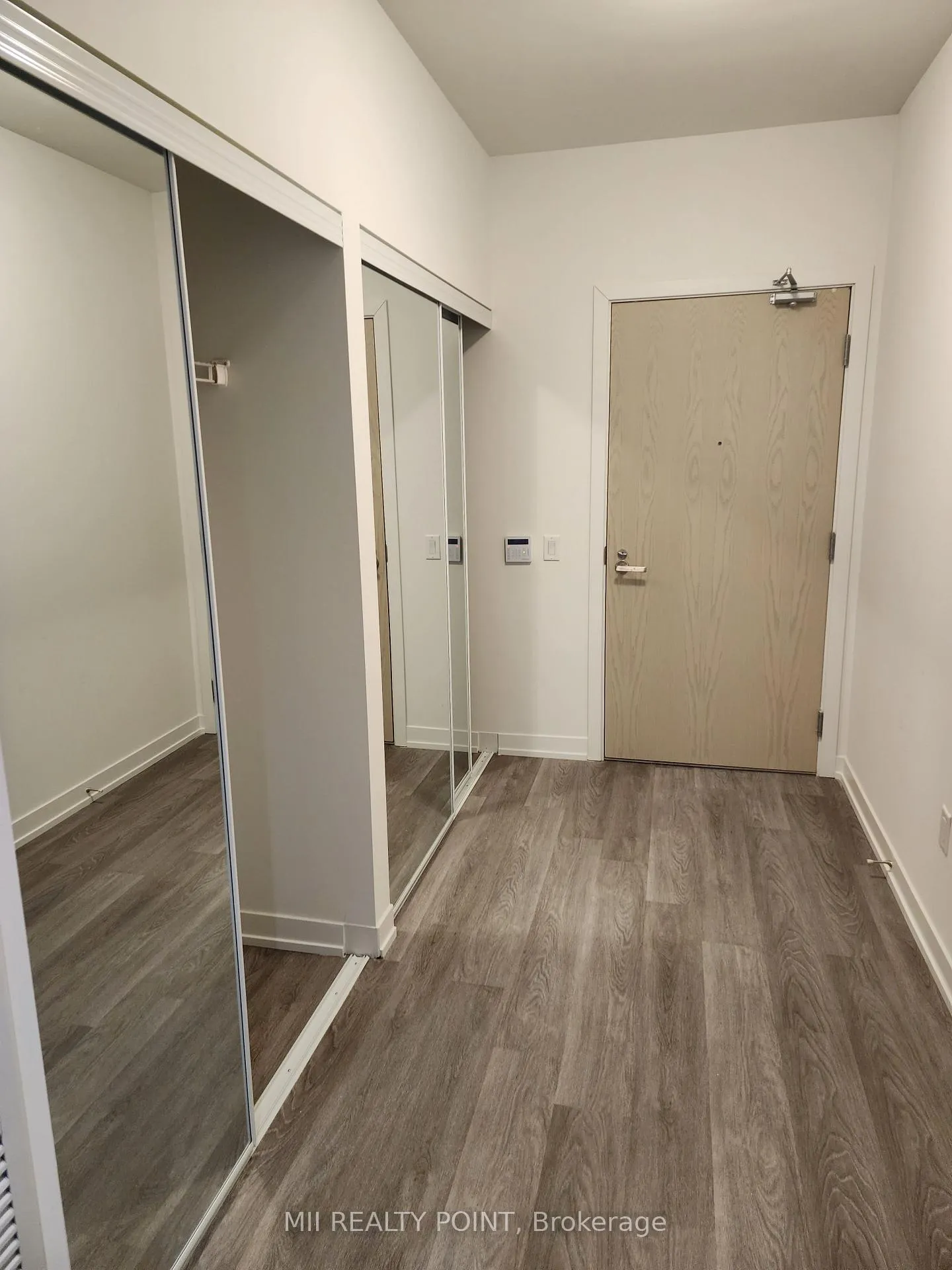 Photo 4 of Unit 1501, 55 Cooper Street, Toronto, Waterfront Communities — HOMEH