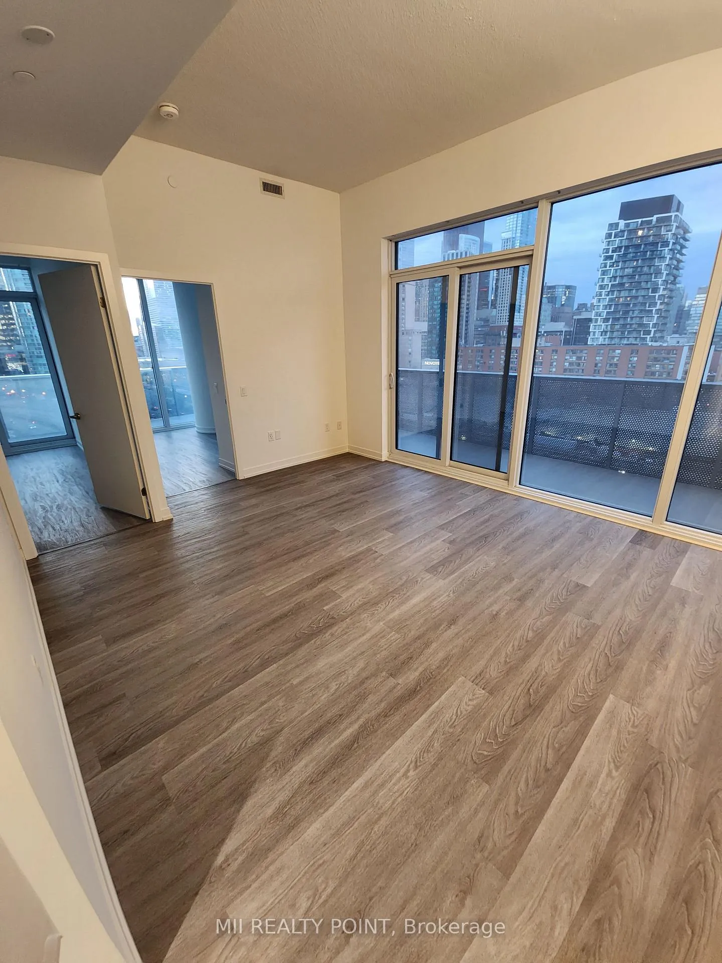 Photo 6 of Unit 1501, 55 Cooper Street, Toronto, Waterfront Communities — HOMEH