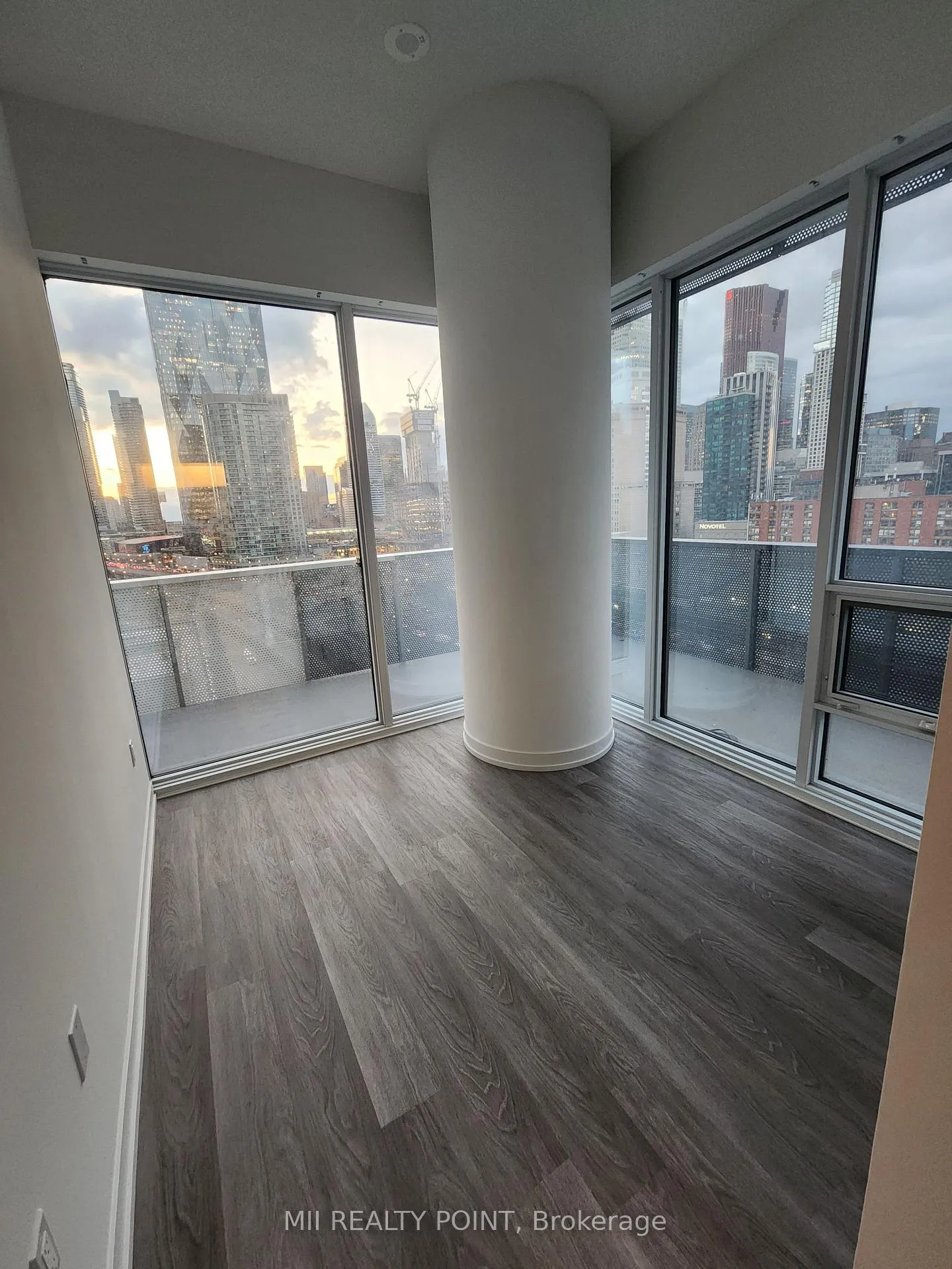 Photo 7 of Unit 1501, 55 Cooper Street, Toronto, Waterfront Communities — HOMEH