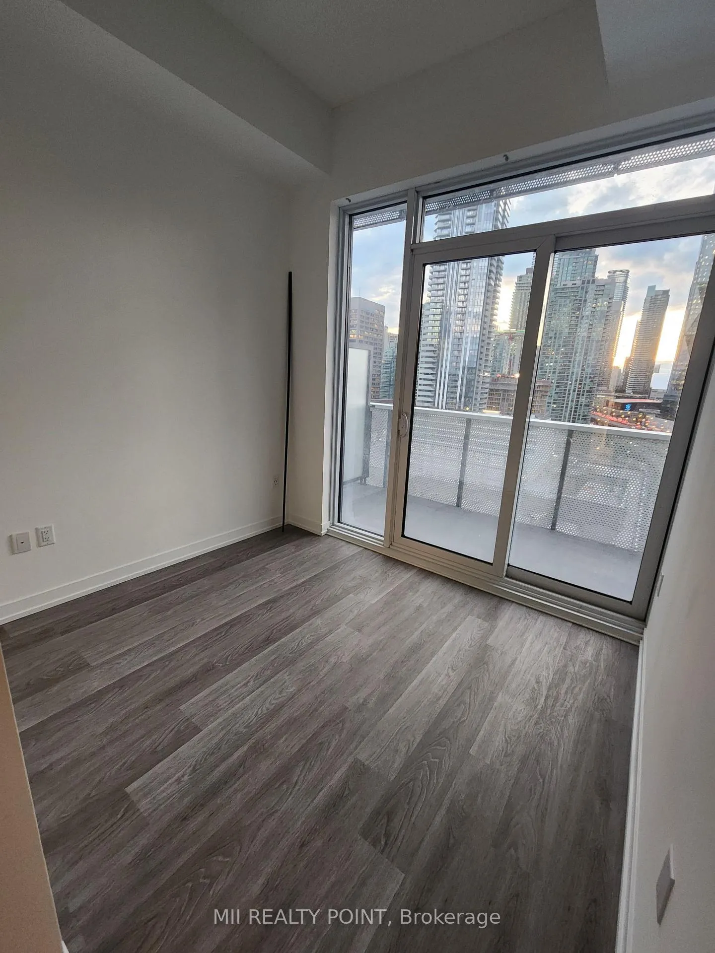 Photo 8 of Unit 1501, 55 Cooper Street, Toronto, Waterfront Communities — HOMEH