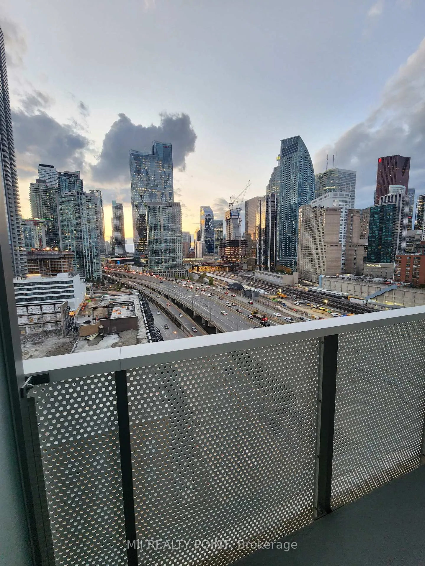 Photo 10 of Unit 1501, 55 Cooper Street, Toronto, Waterfront Communities — HOMEH