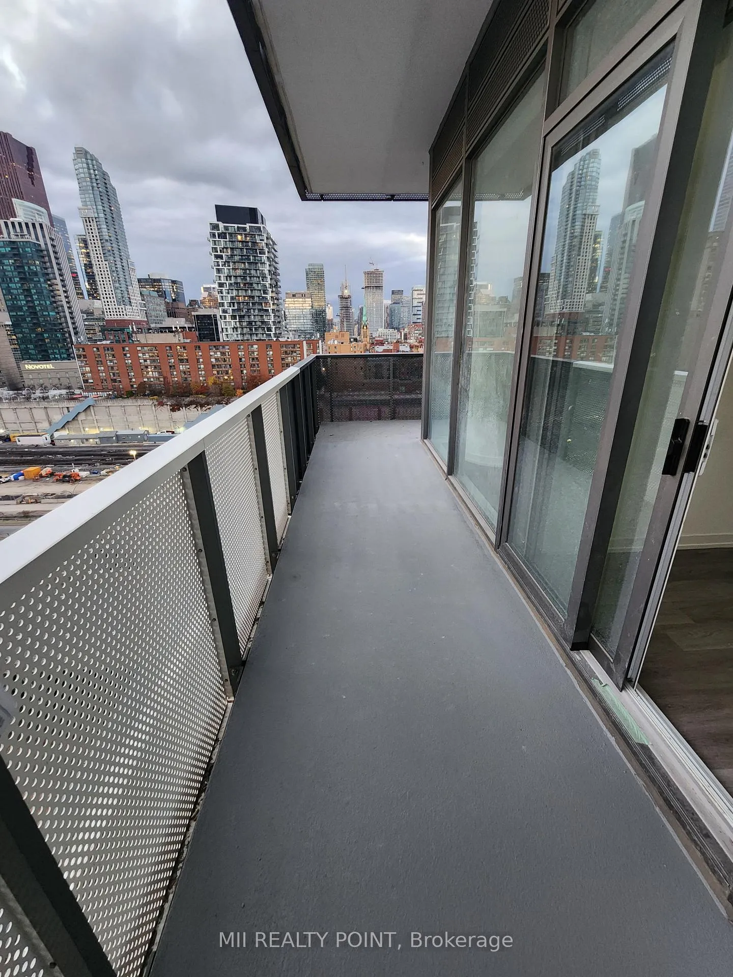 Photo 13 of Unit 1501, 55 Cooper Street, Toronto, Waterfront Communities — HOMEH