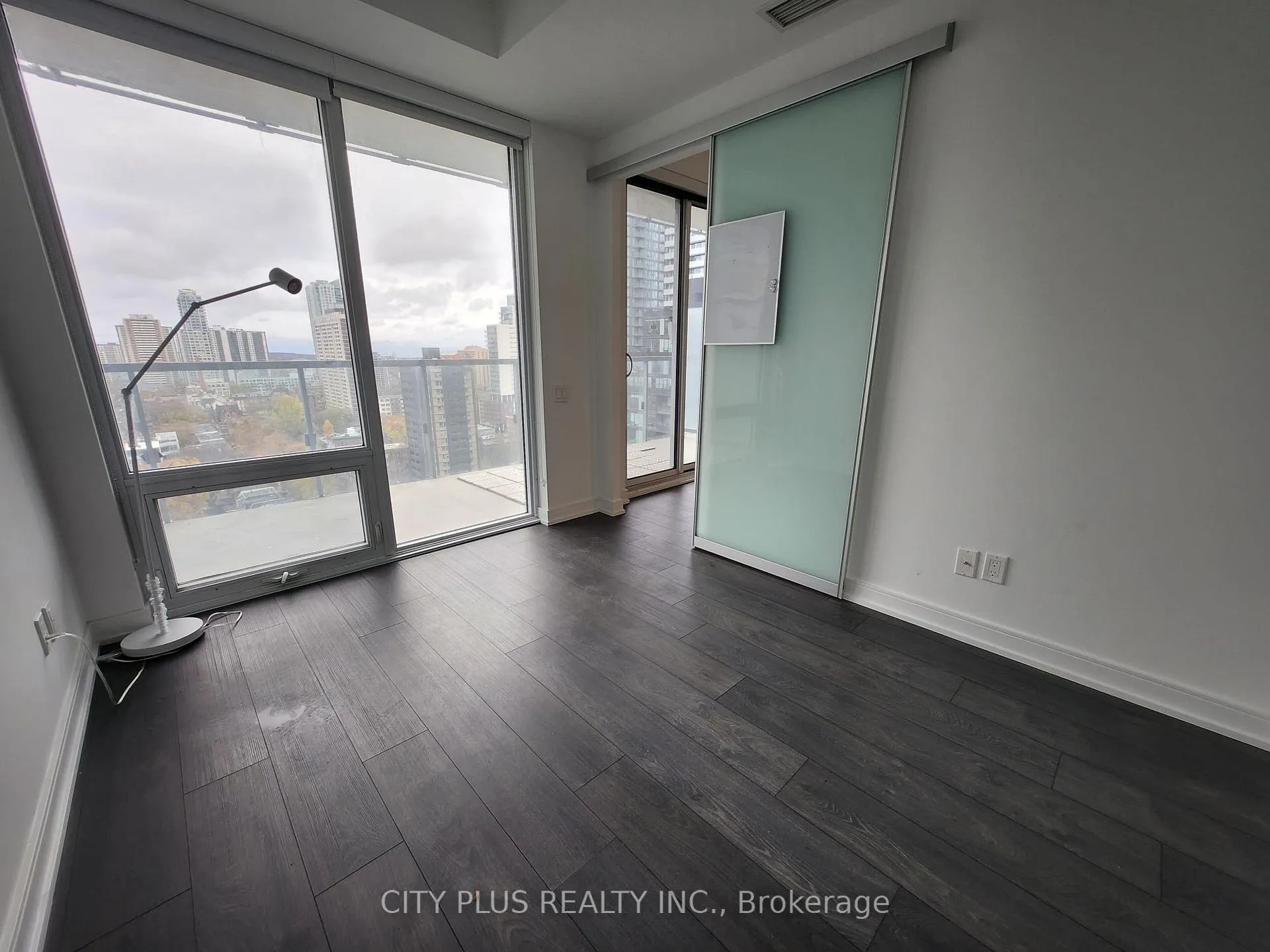 Photo 4 of Unit 1903, 3 Gloucester Street N, Toronto, Church-Yonge Corridor — HOMEH