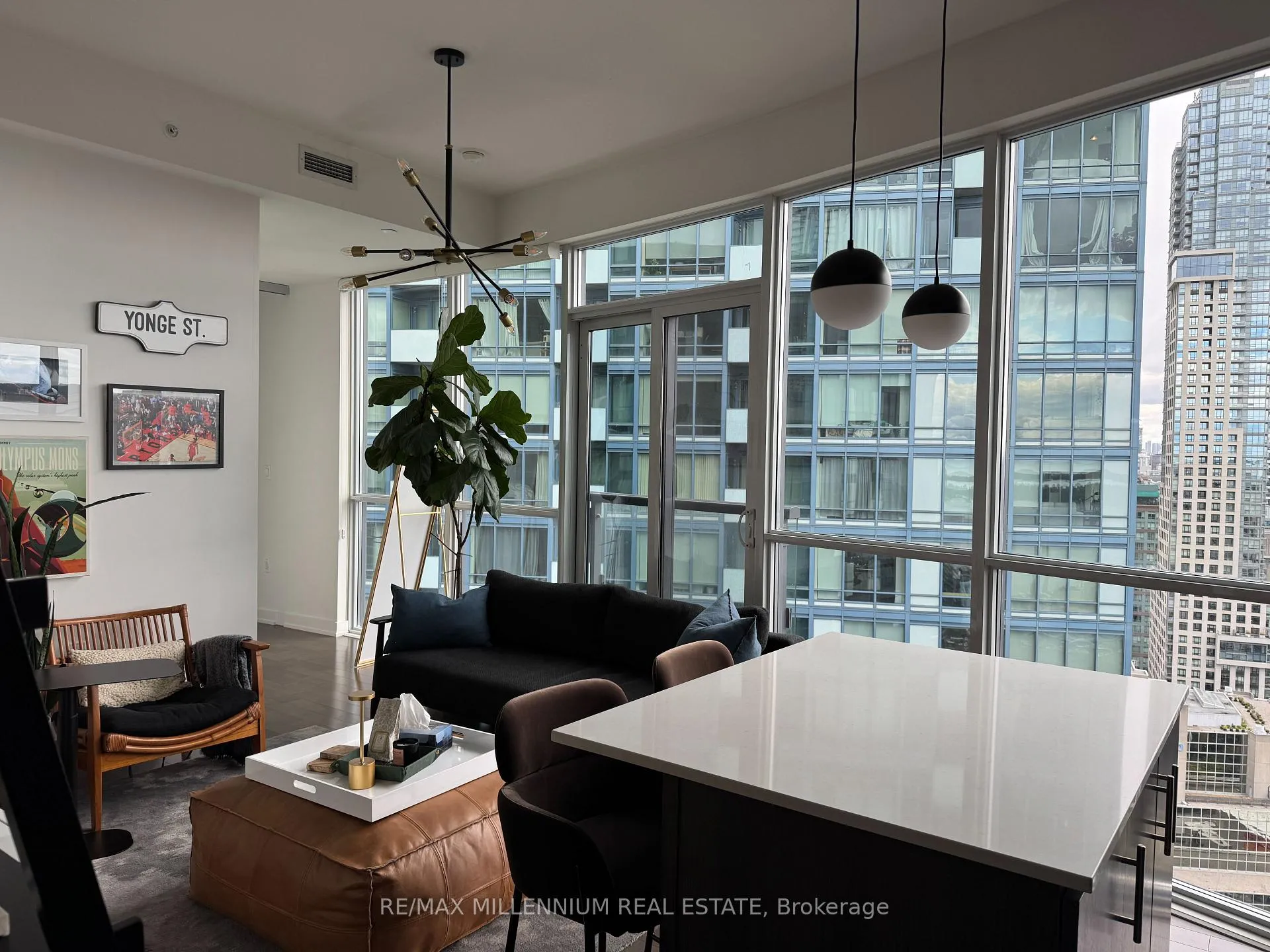 Photo 5 of Unit 3405, 1 The Esplanade N, Toronto, Waterfront Communities — HOMEH