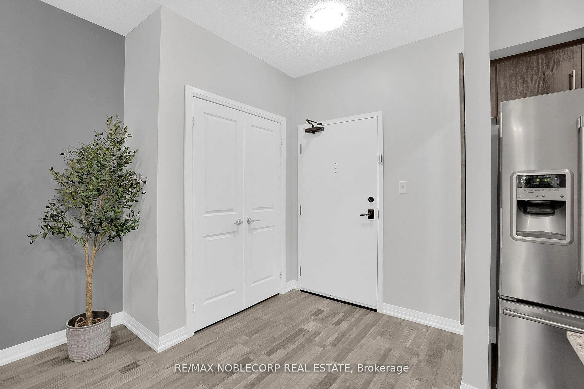 Photo 4 of Unit 206, 157 Wellington Street E, New Tecumseth, Alliston — HOMEH