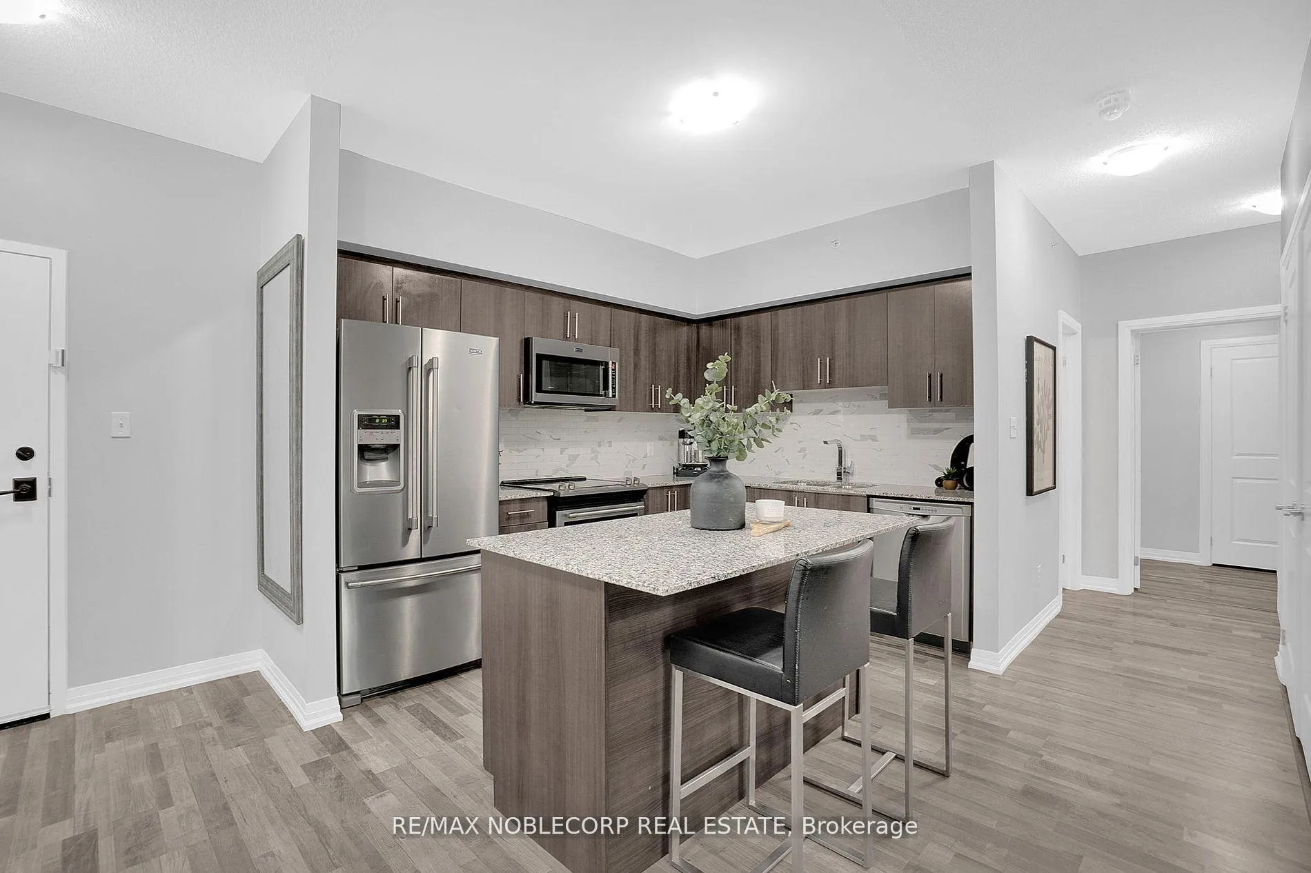 Photo 5 of Unit 206, 157 Wellington Street E, New Tecumseth, Alliston — HOMEH