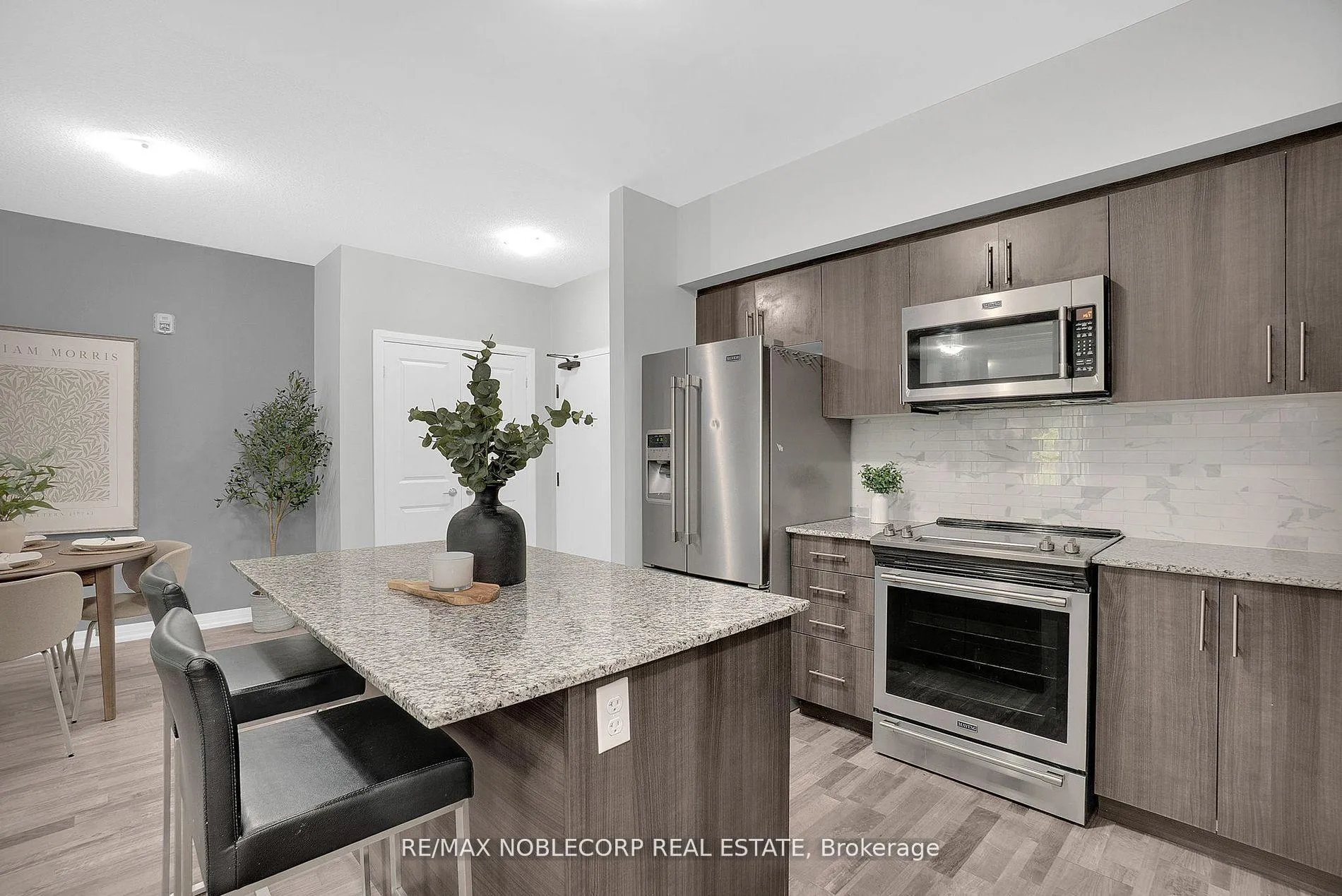 Photo 6 of Unit 206, 157 Wellington Street E, New Tecumseth, Alliston — HOMEH